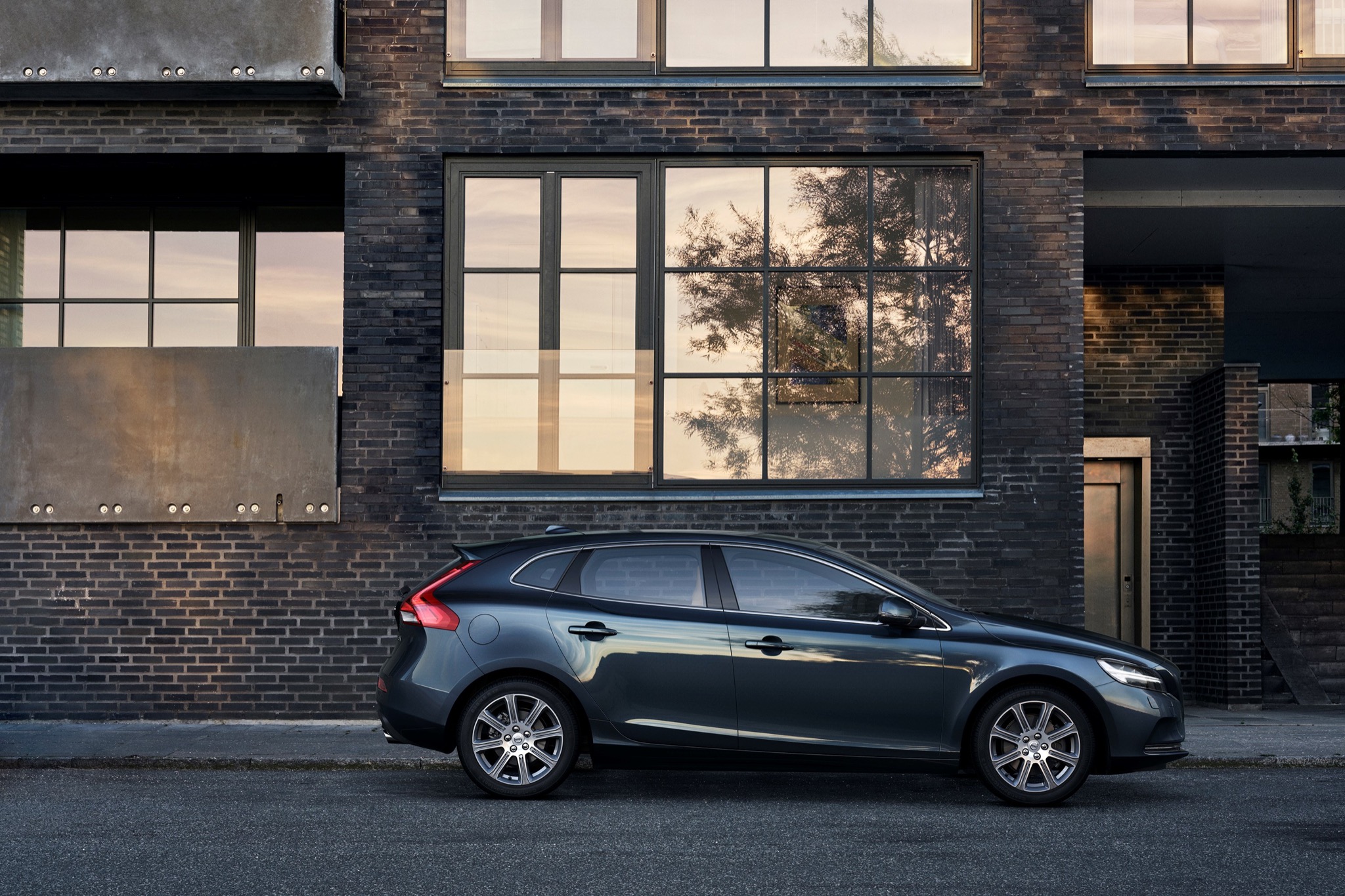 Volvo V40 T5 Inscription Location Profile