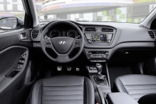 Hyundai_i20Active_06