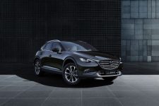 MazdaCX4_01