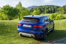 JaguarFPace_07
