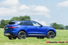 jaguar_f-pace-16