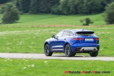 jaguar_f-pace-26
