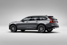 New Volvo V90 Cross Country Studio