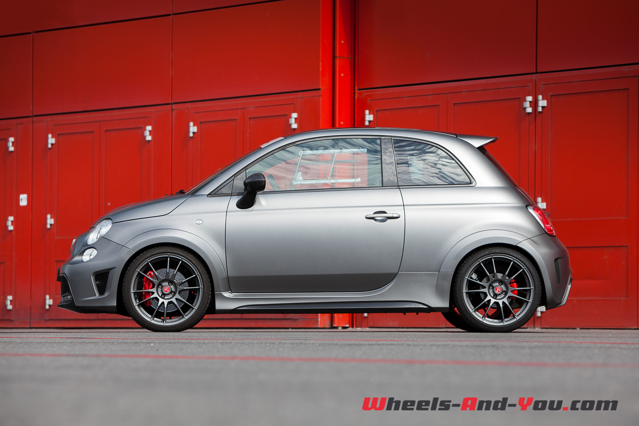 Abarth695Biposto 02