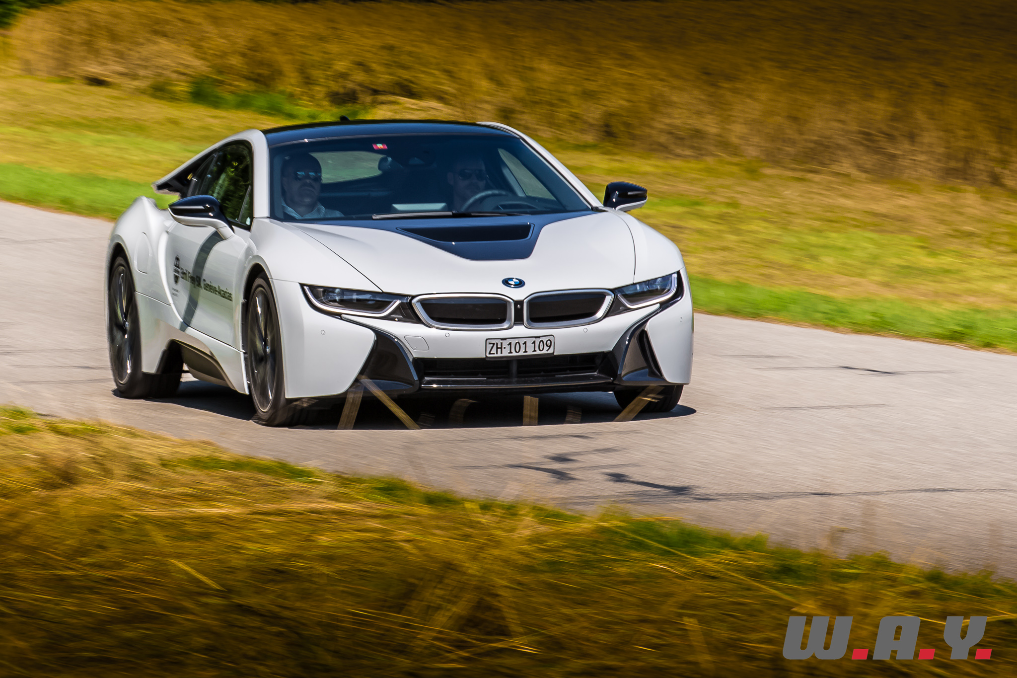 BMWi8-15