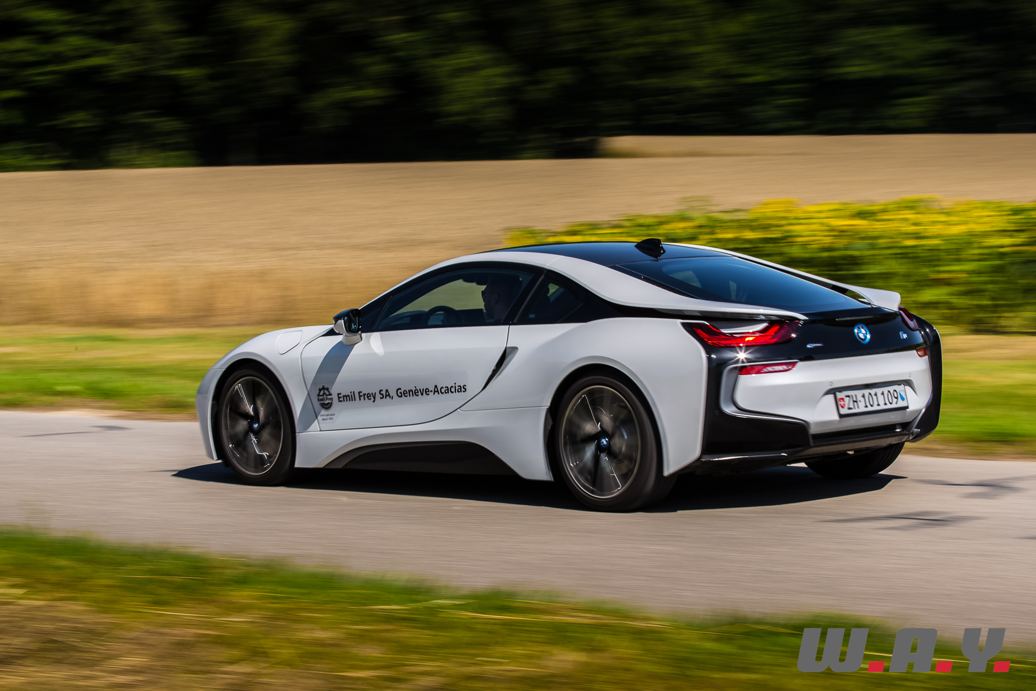 BMWi8-16