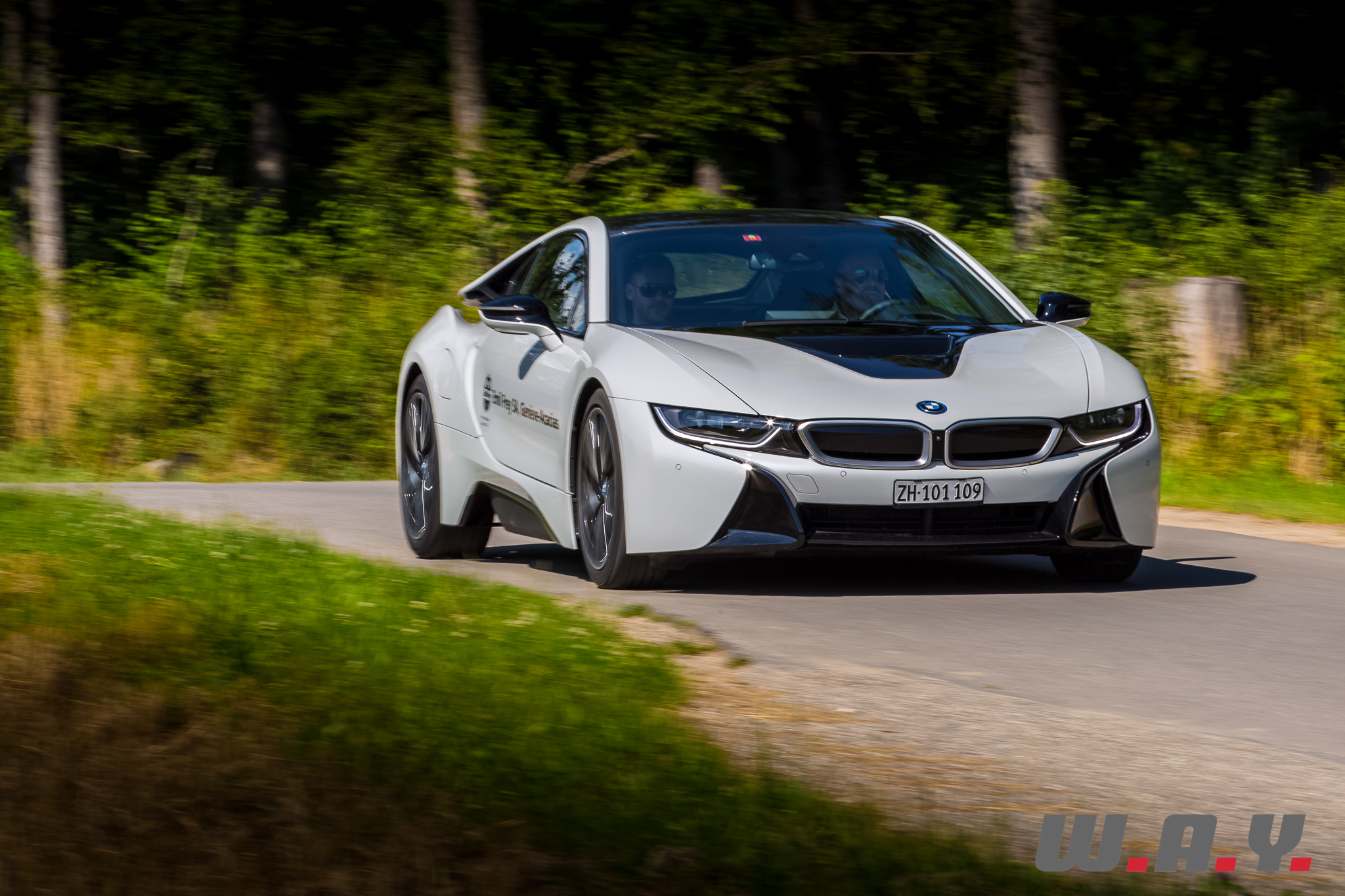 BMWi8-23