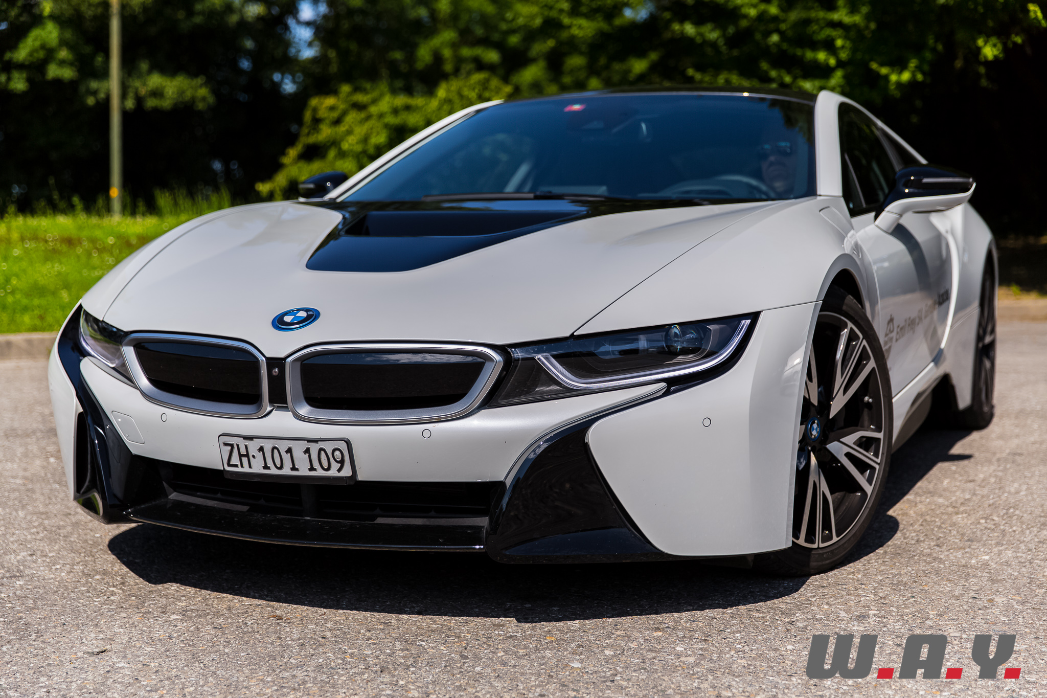 BMWi8-28
