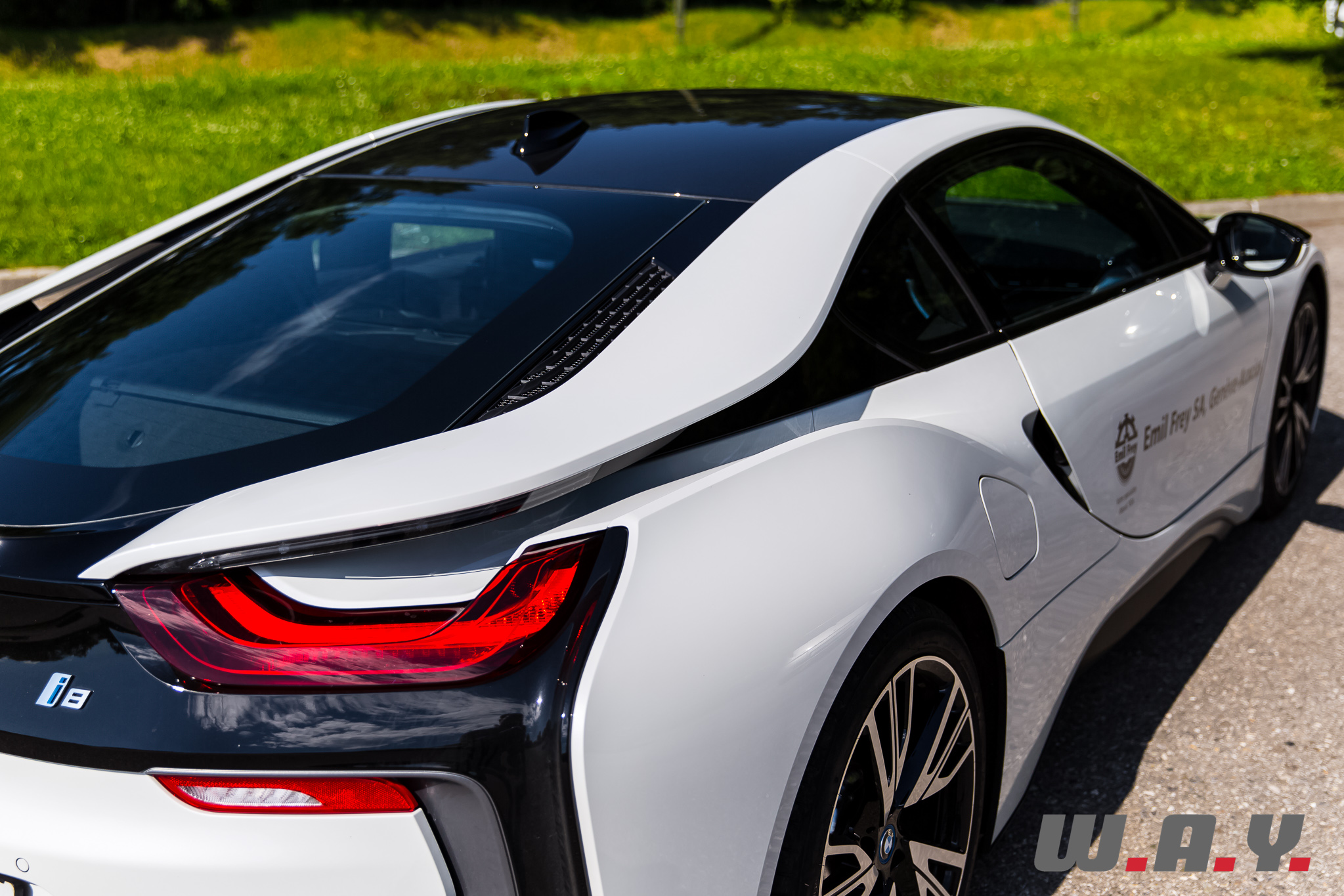 BMWi8-30