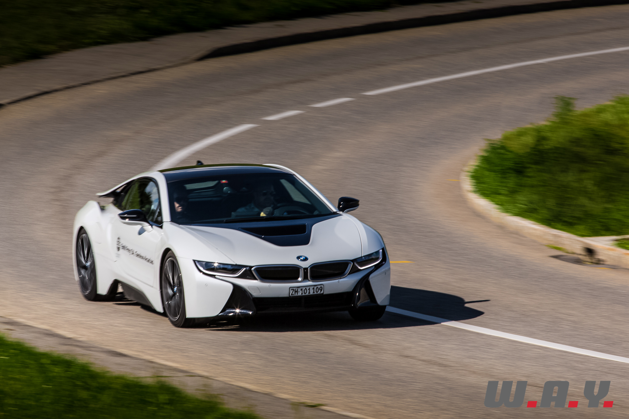 BMWi8-40