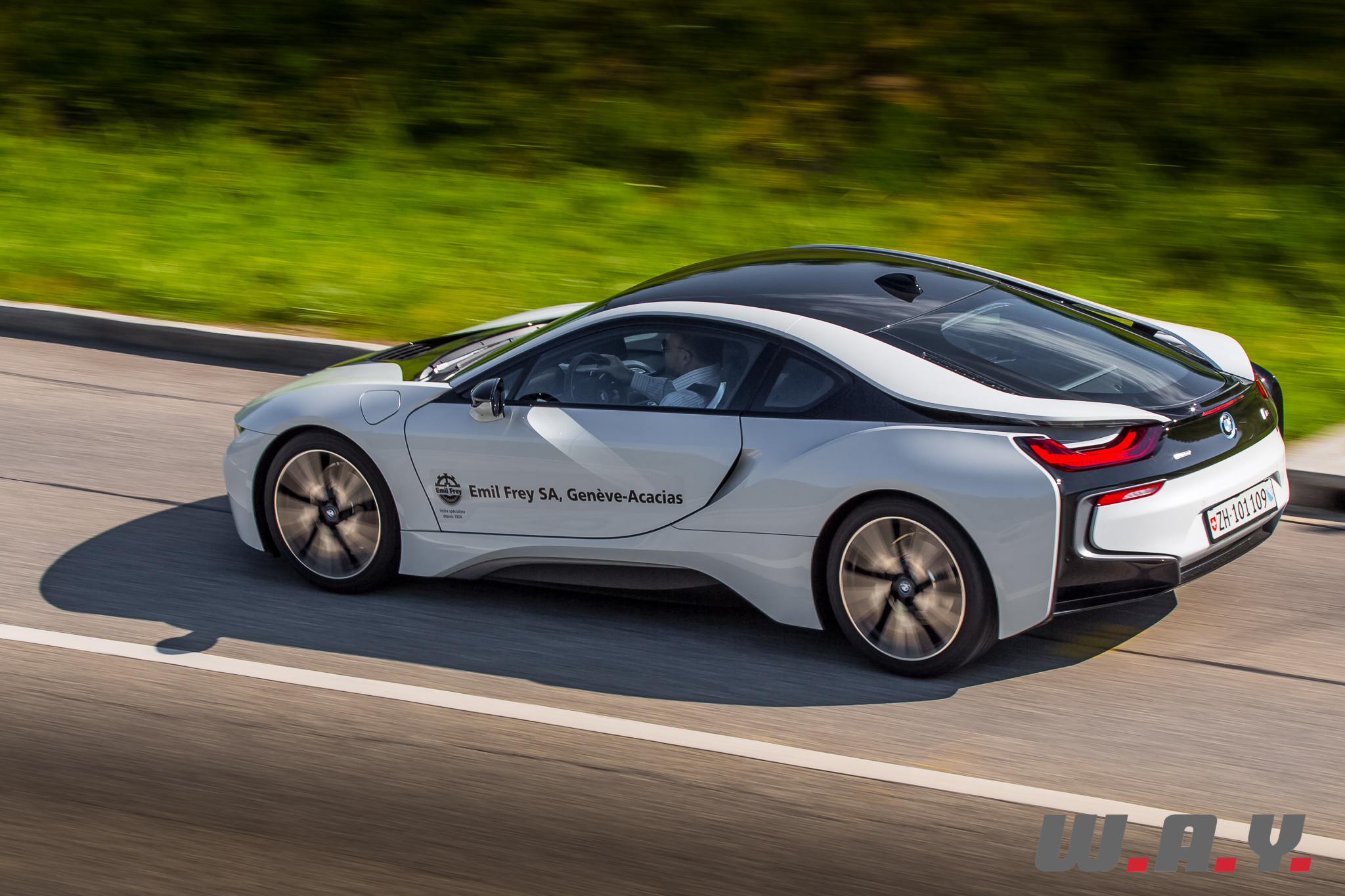 BMWi8-41