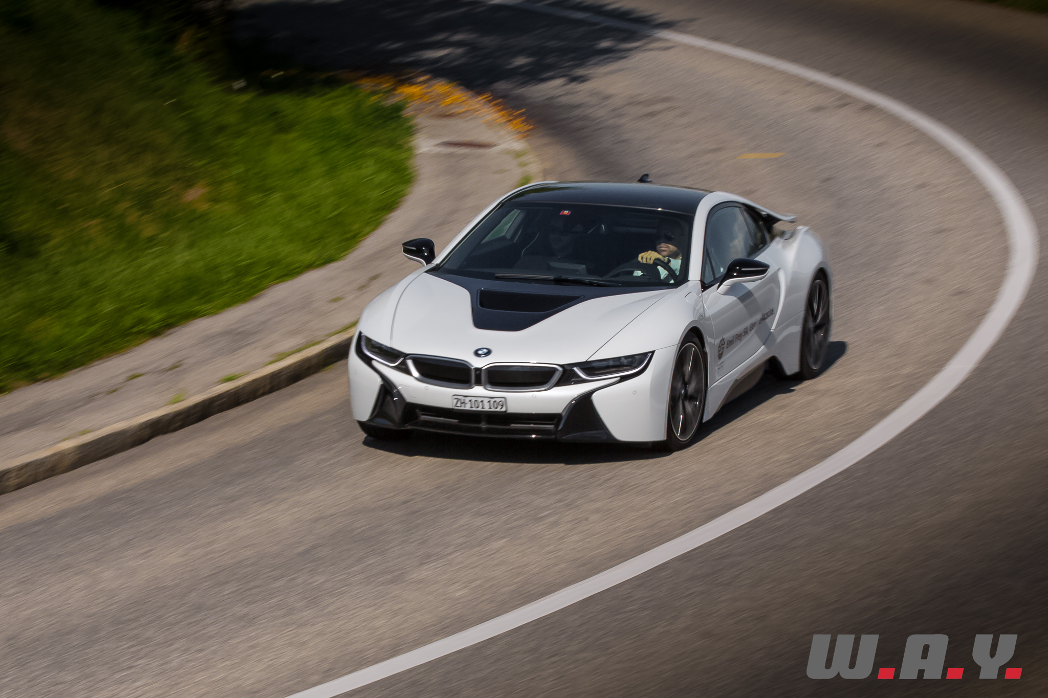 BMWi8-43