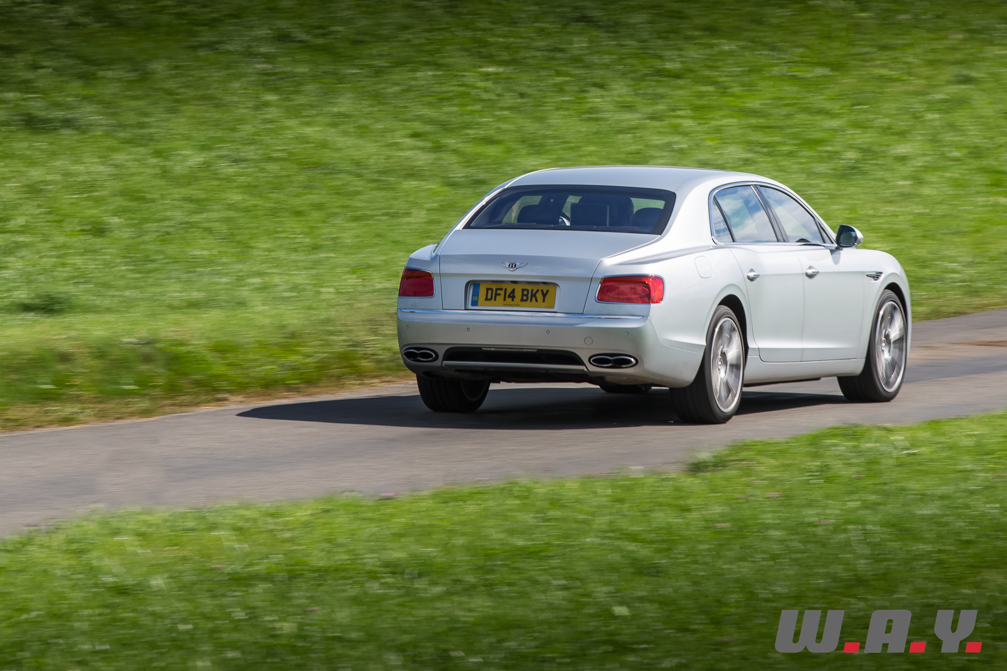 BentleyFlyingSpurV8-14