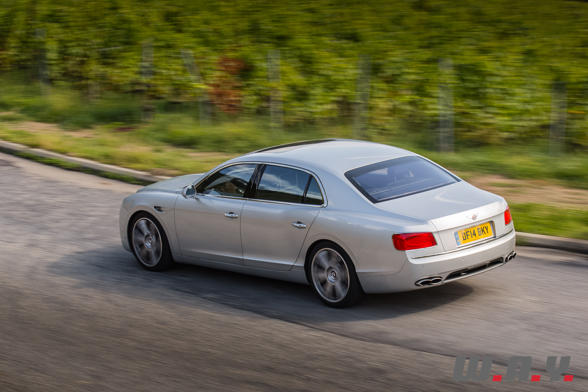 BentleyFlyingSpurV8-24