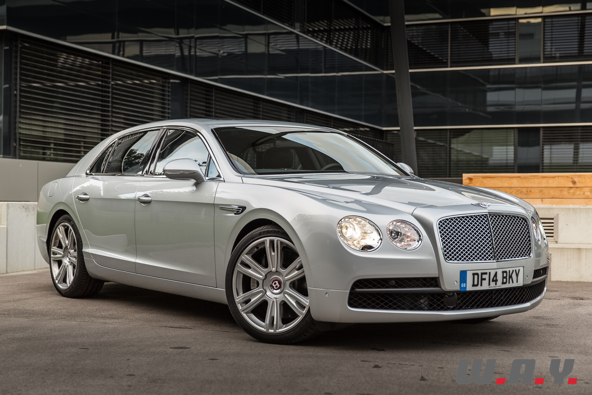 BentleyFlyingSpurV8-27