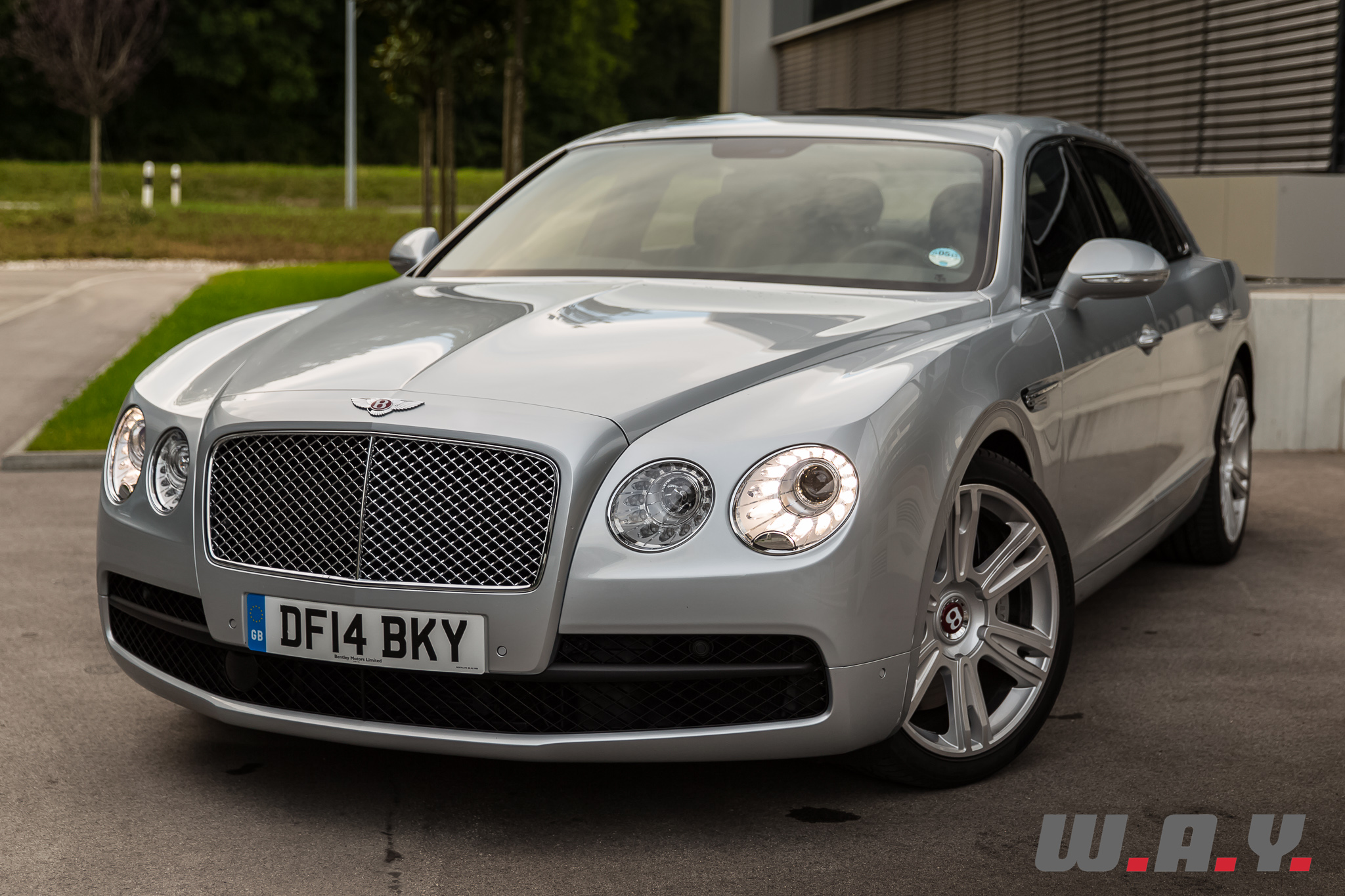 BentleyFlyingSpurV8-30