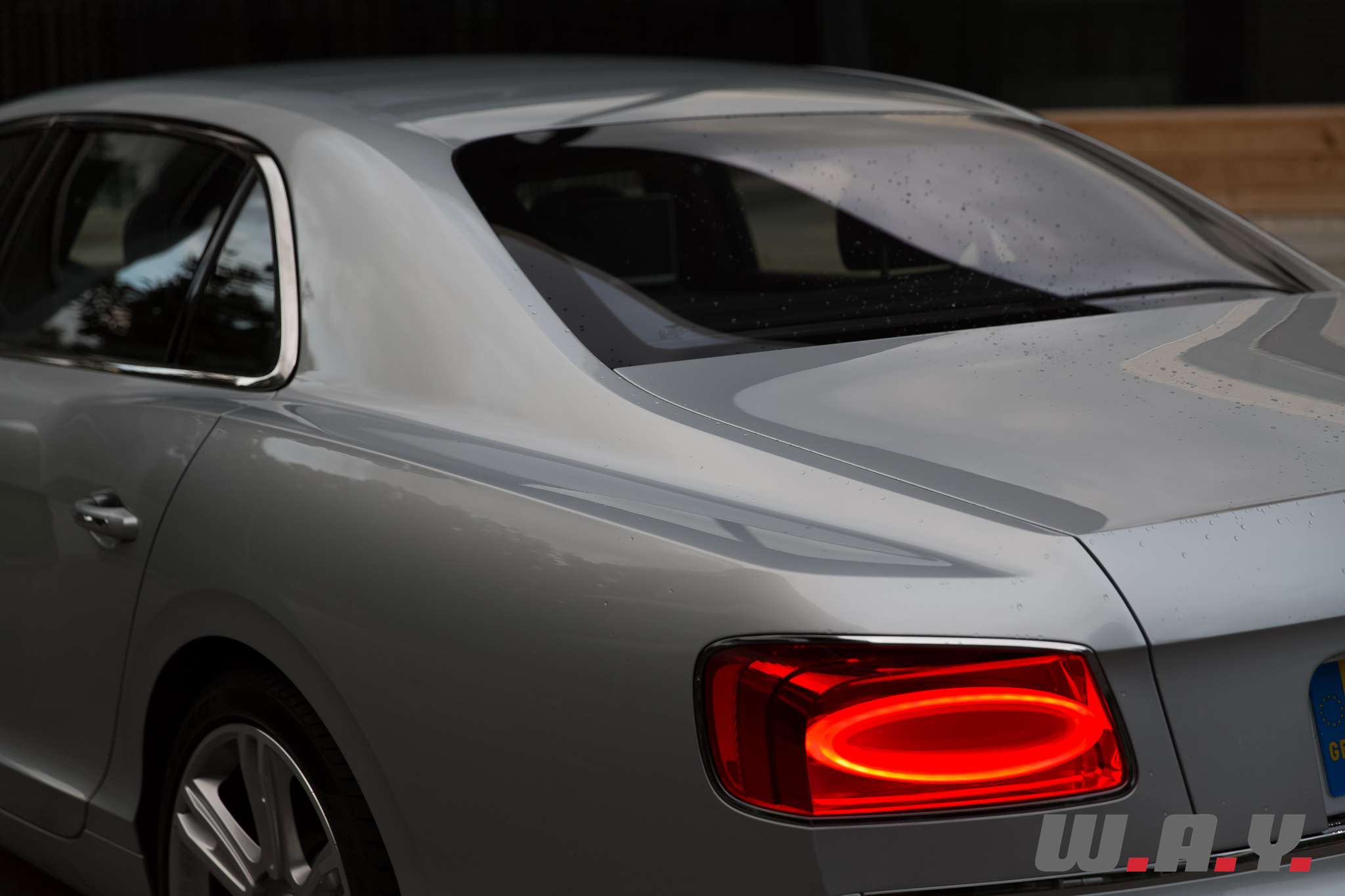 BentleyFlyingSpurV8-33