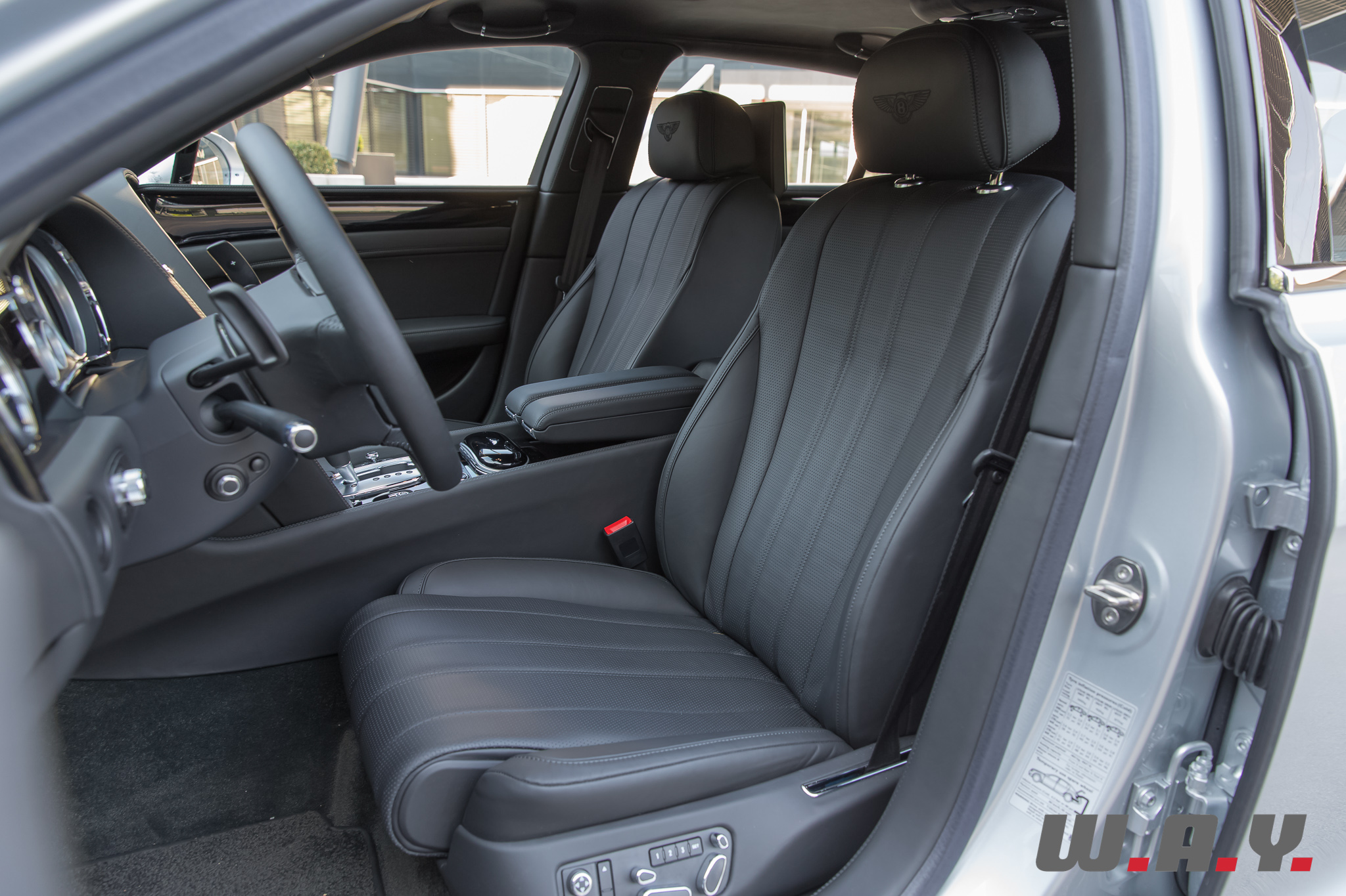 BentleyFlyingSpurV8-35