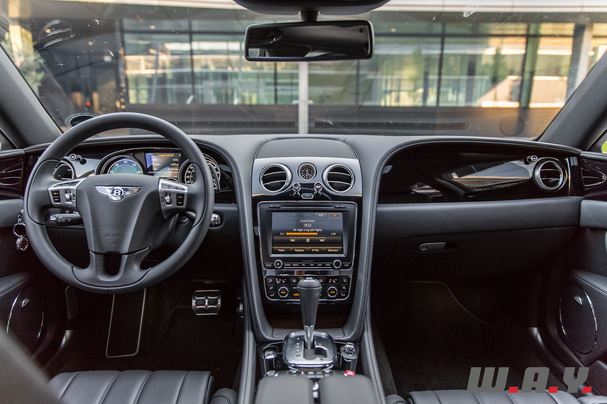 BentleyFlyingSpurV8-39