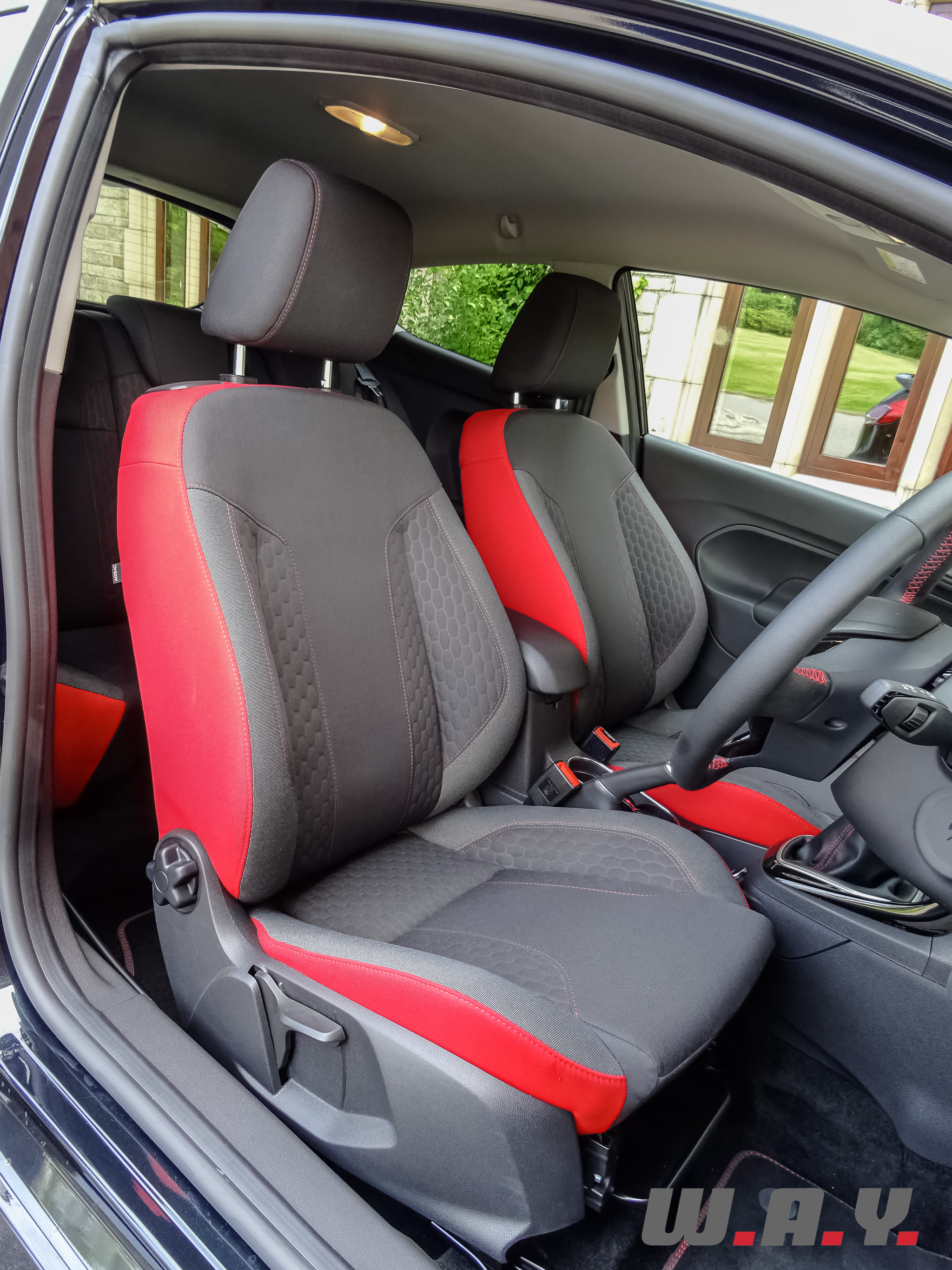 FordFiestaRedBlackEdition-10