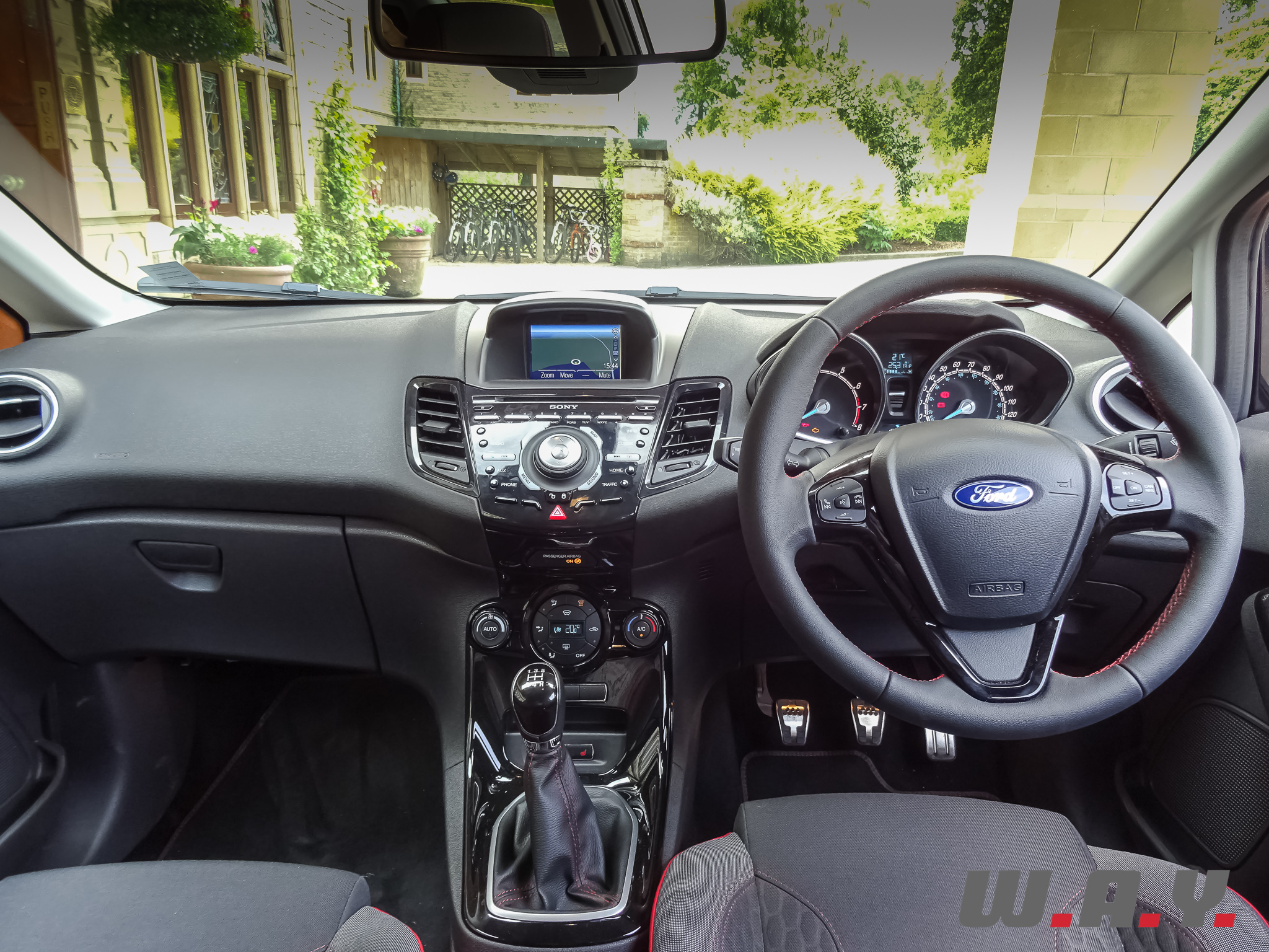 FordFiestaRedBlackEdition-11