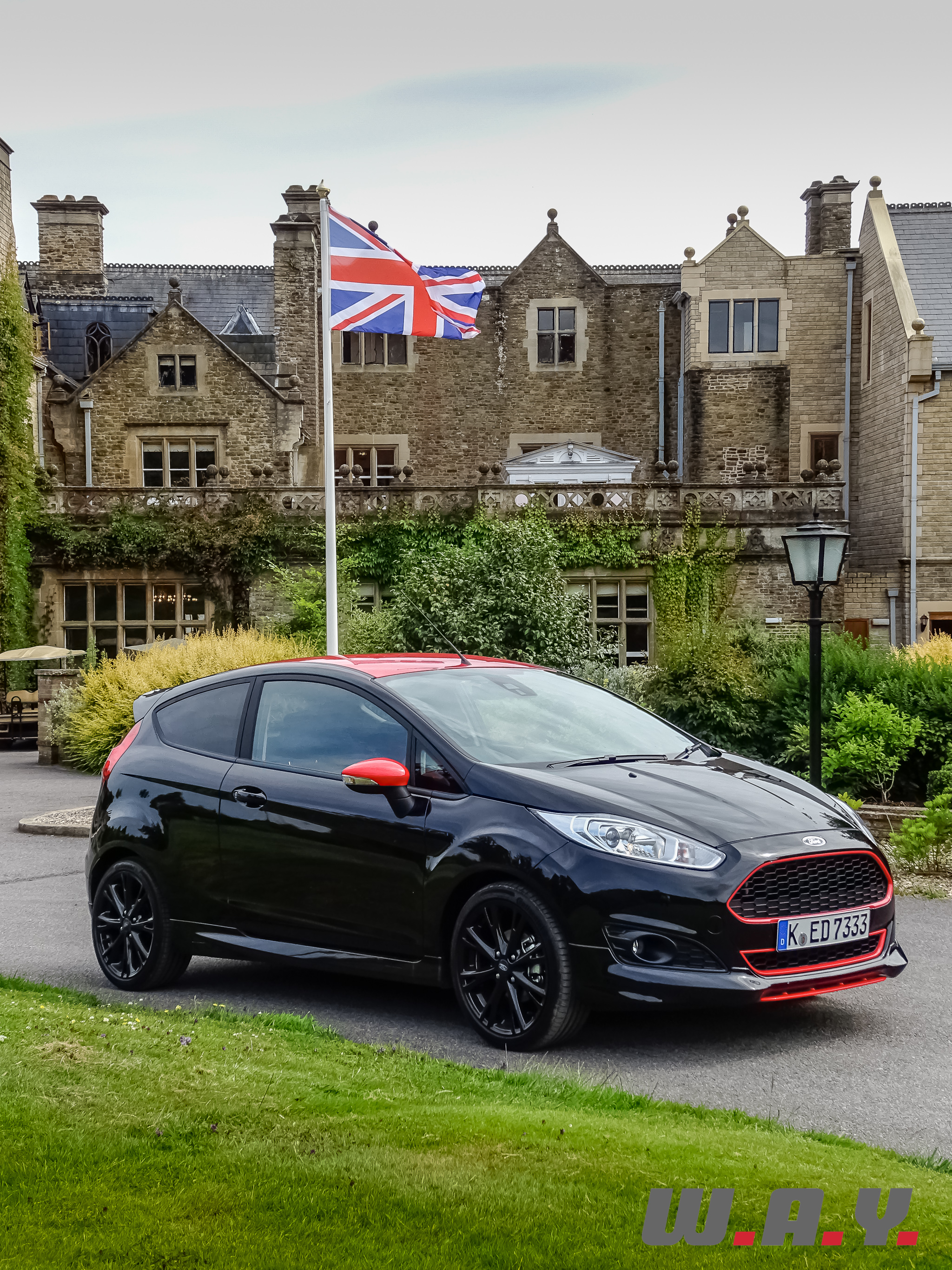 FordFiestaRedBlackEdition-14