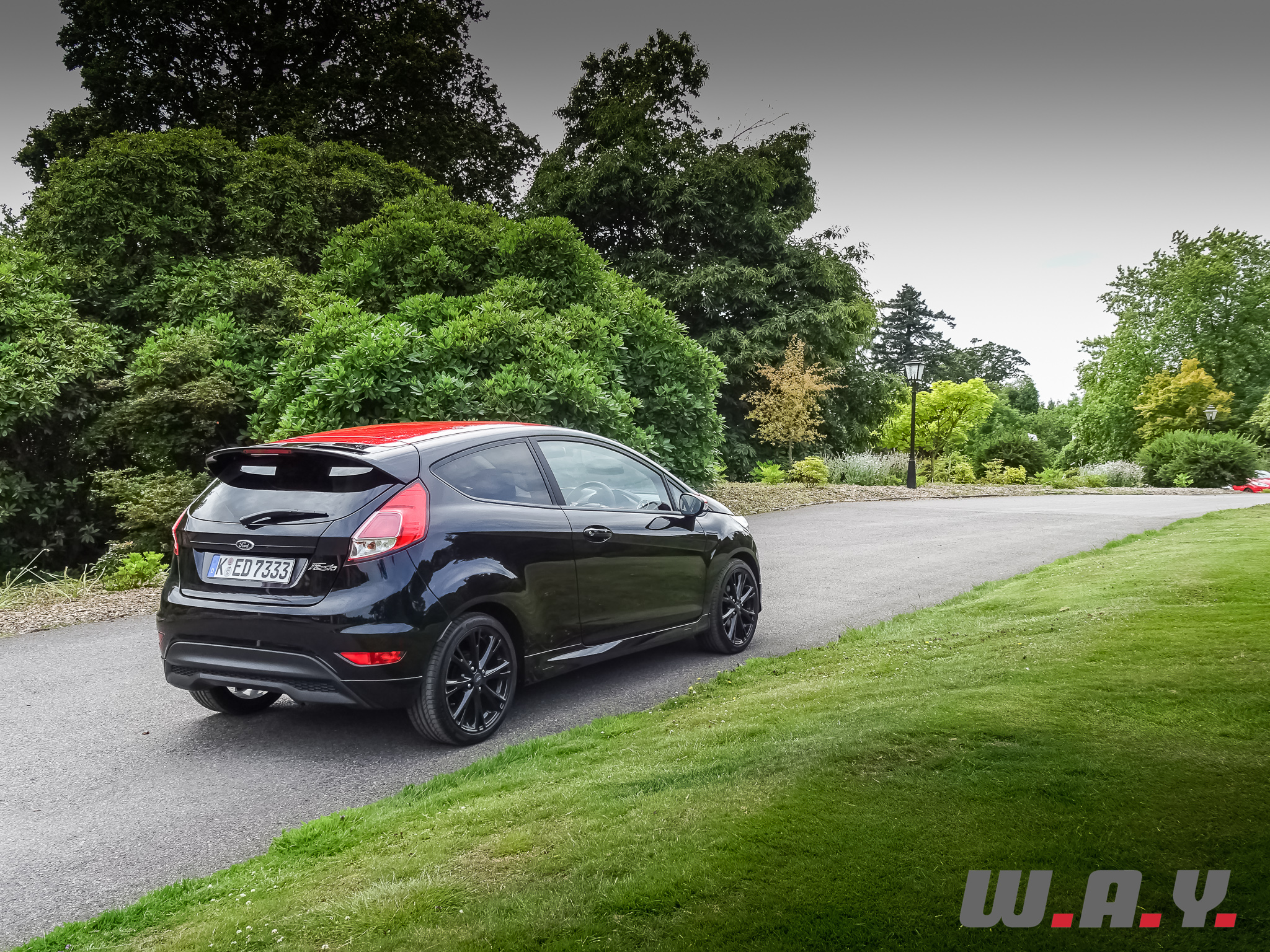 FordFiestaRedBlackEdition-16