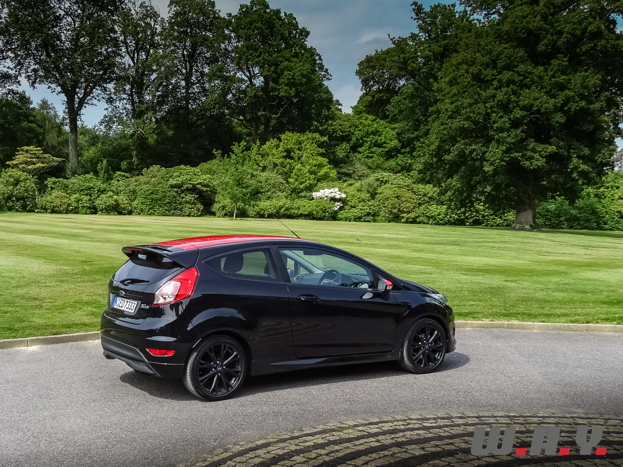 FordFiestaRedBlackEdition-4