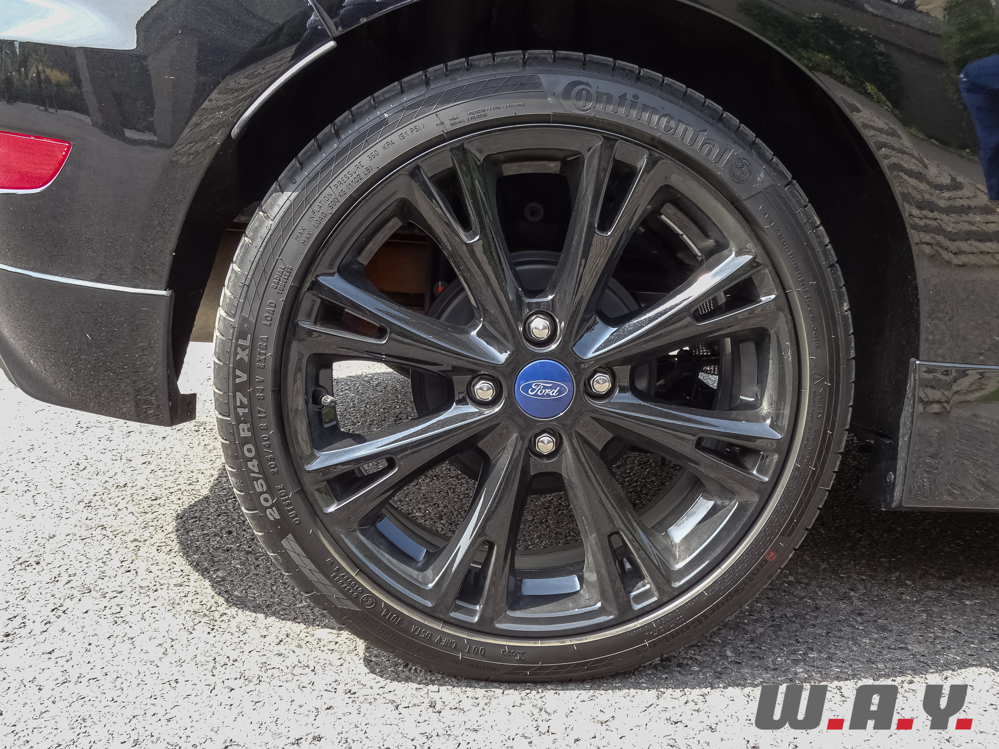 FordFiestaRedBlackEdition-5