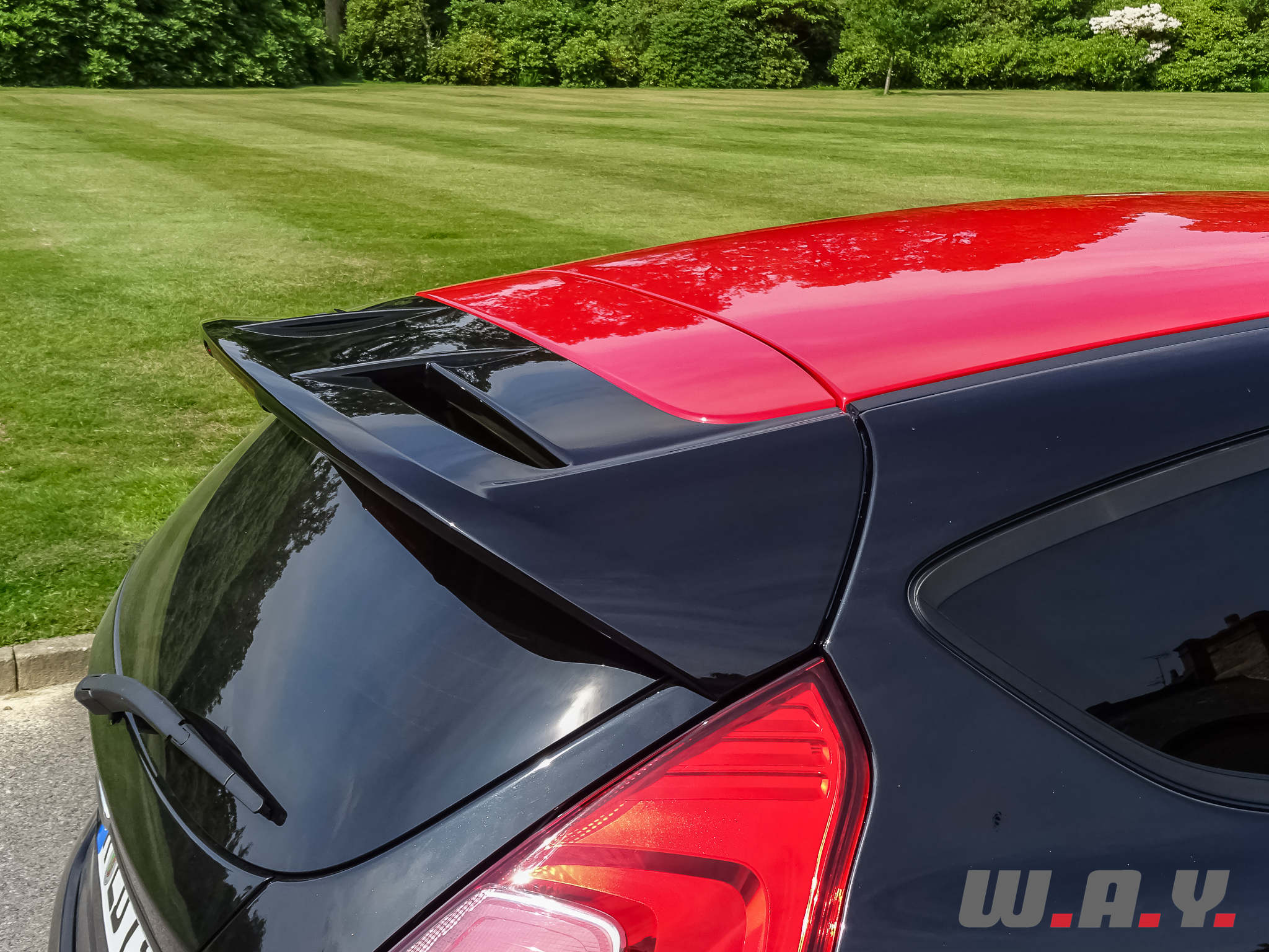 FordFiestaRedBlackEdition-6