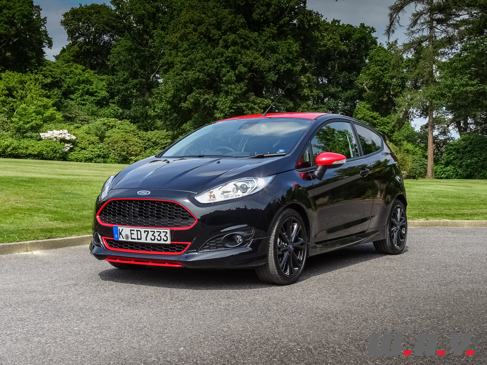 FordFiestaRedBlackEdition-8