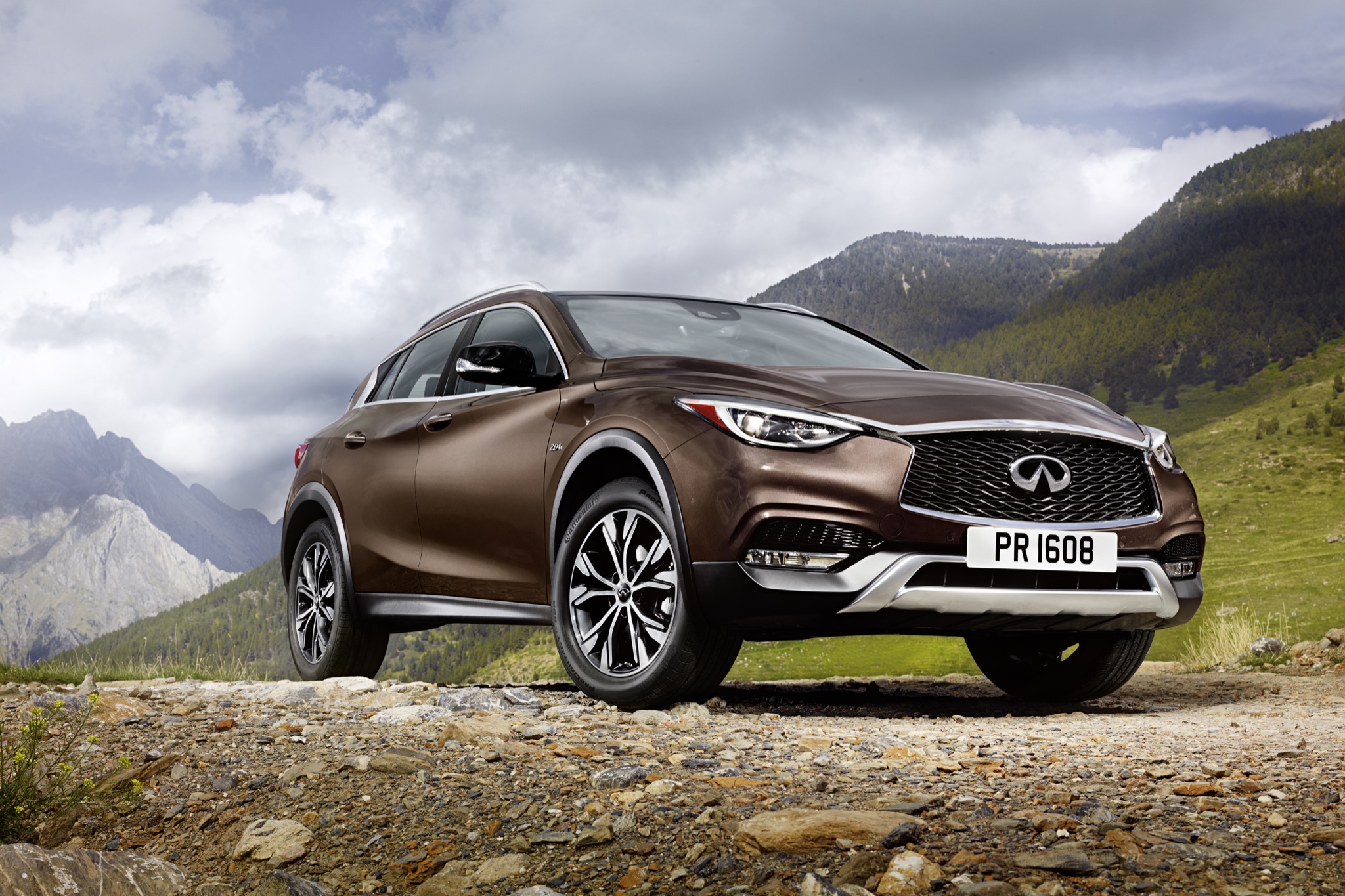 InfinitiQX30 01