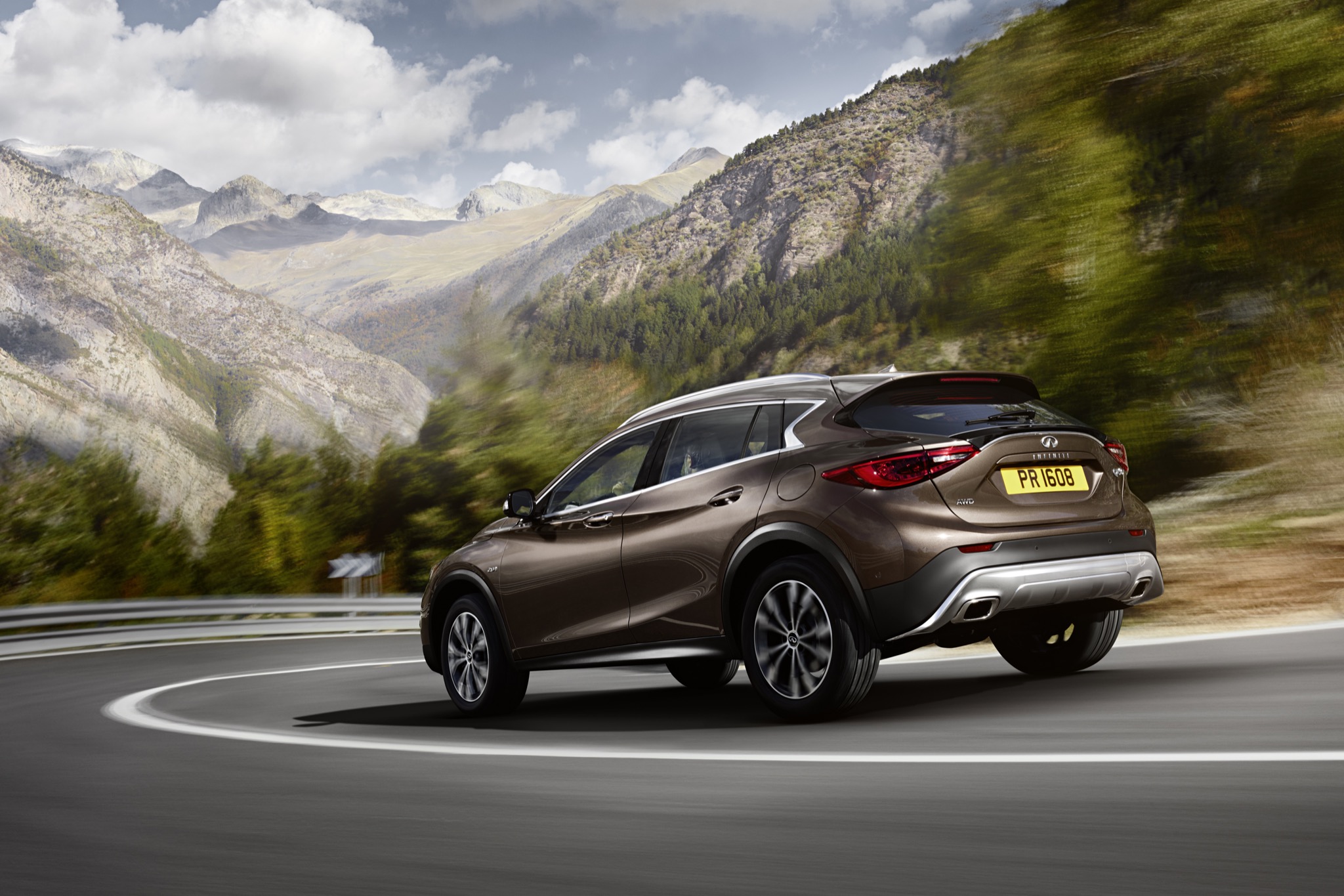 InfinitiQX30 07