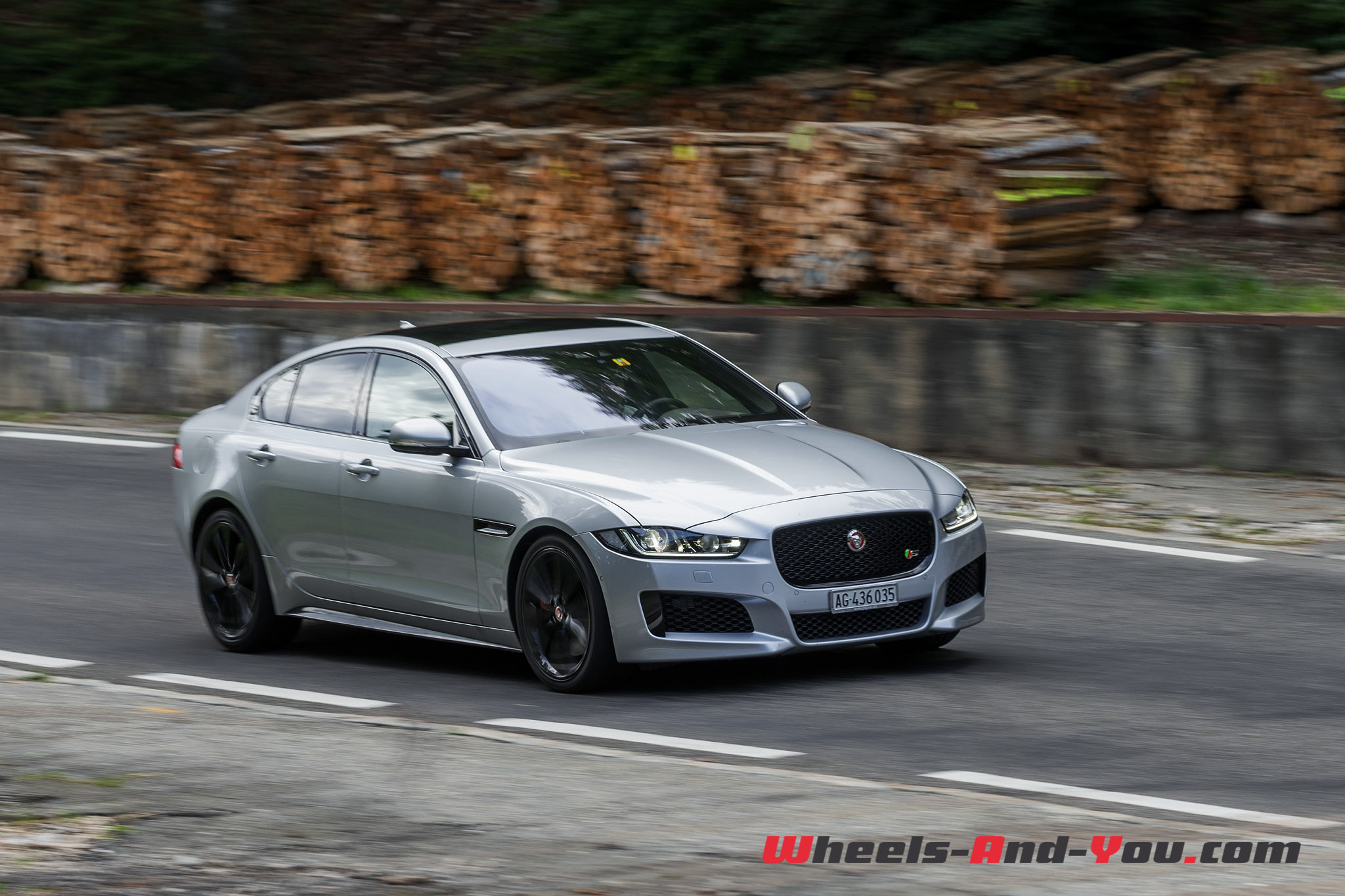 Jaguar XE-32