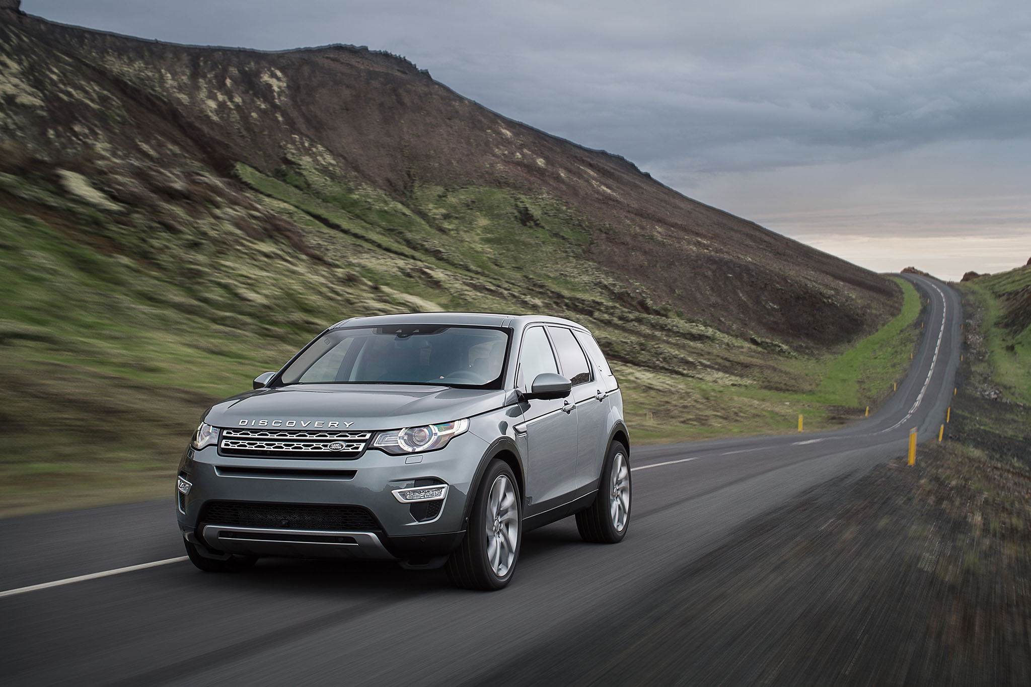 LRDiscoverySport 05