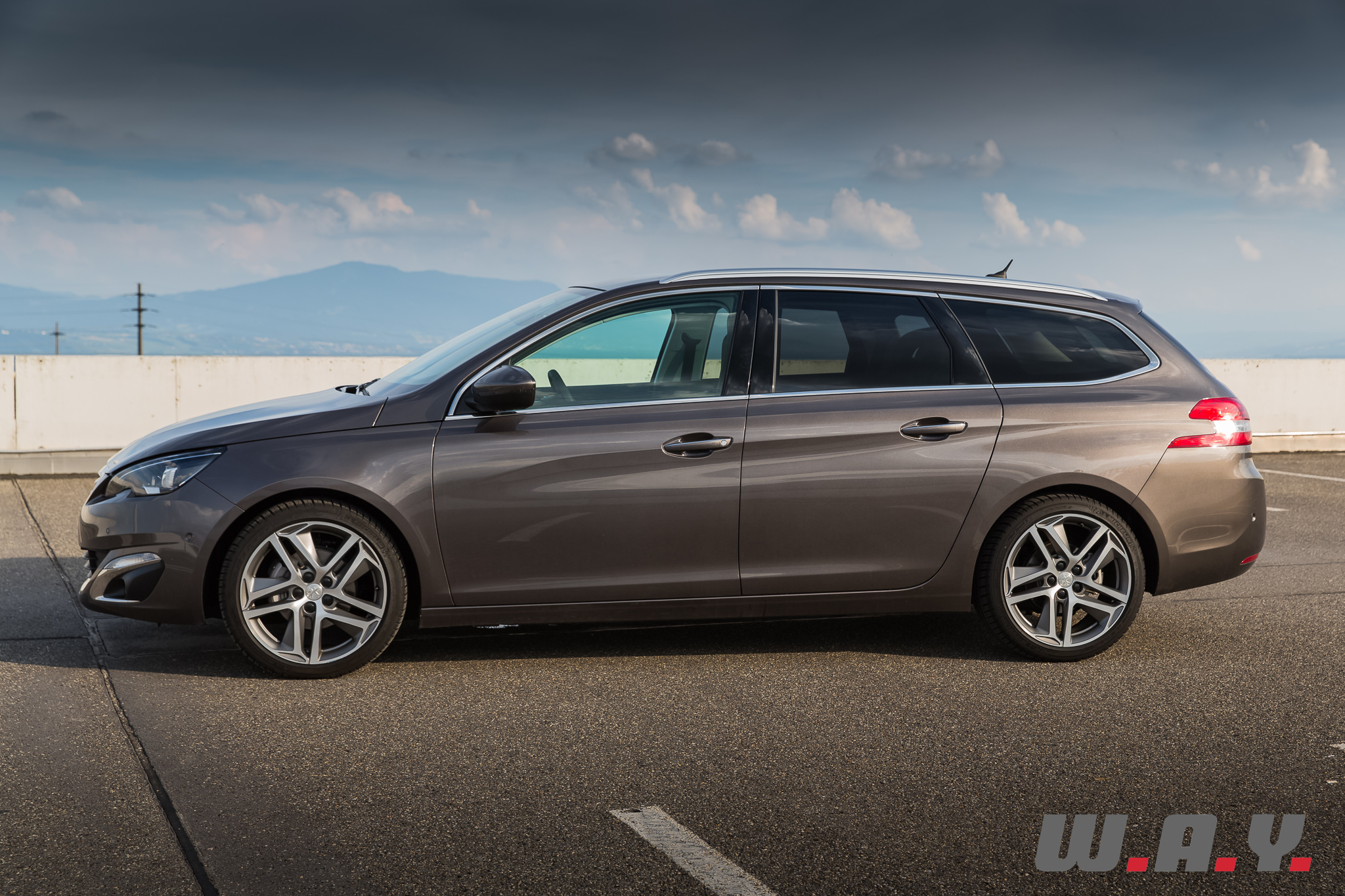 Peugeot308SW-32