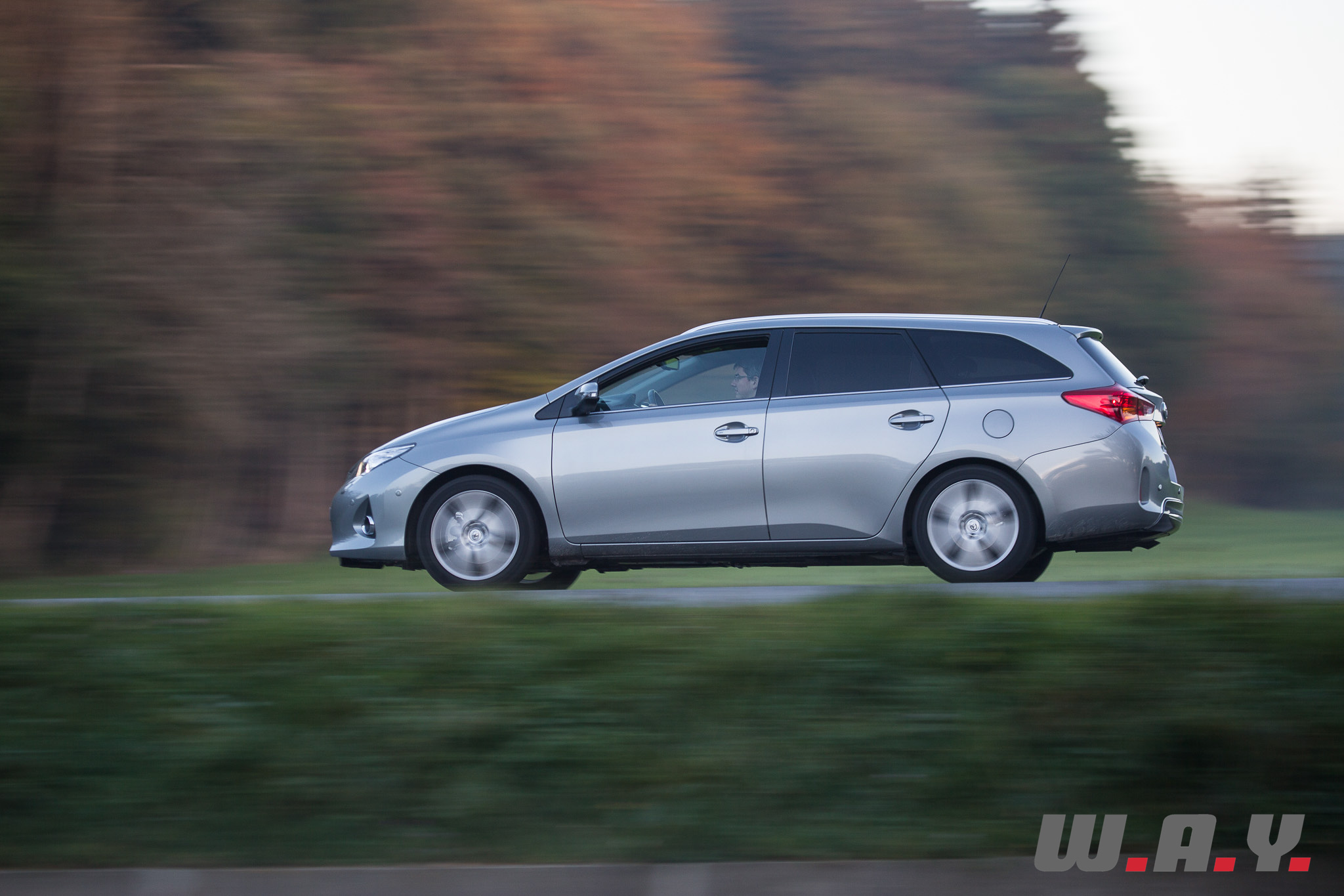 ToyotaAurisTouringSport-12