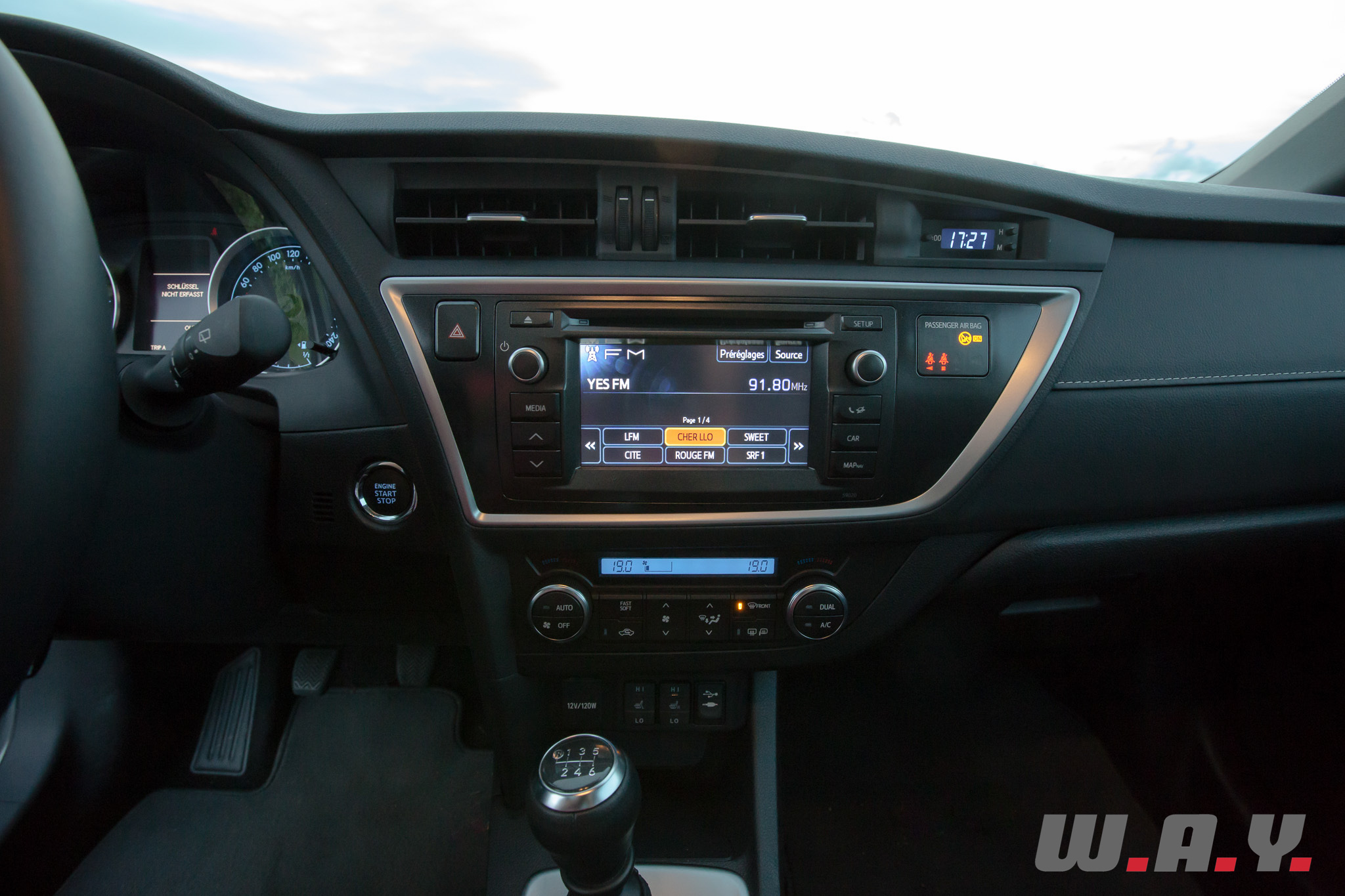 ToyotaAurisTouringSport-17