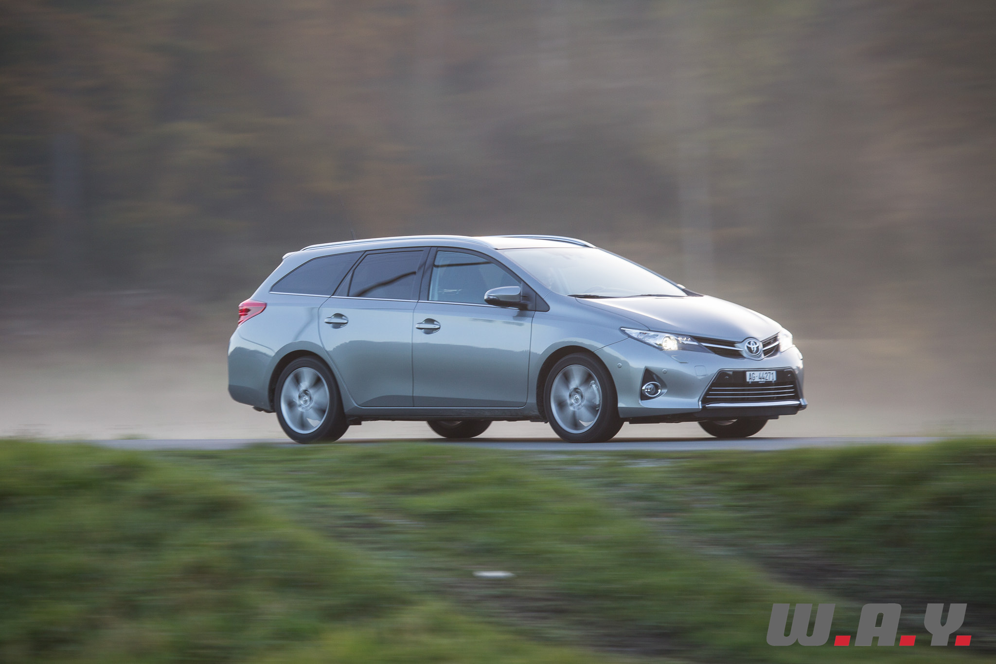 ToyotaAurisTouringSport-2