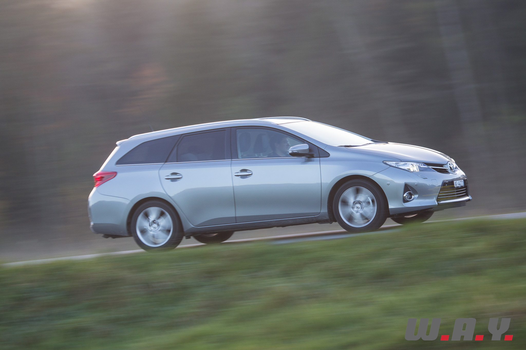 ToyotaAurisTouringSport-28