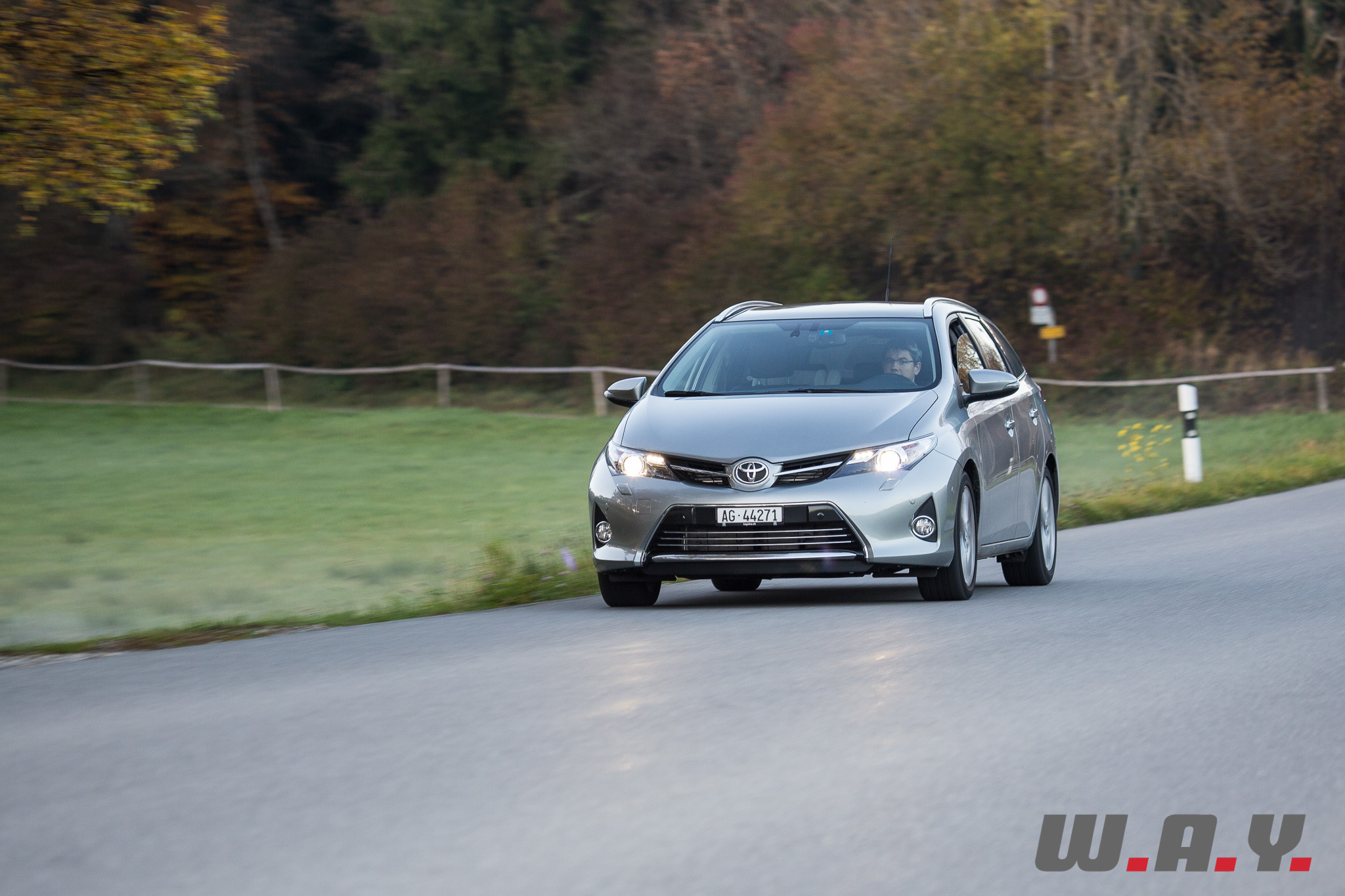 ToyotaAurisTouringSport-8