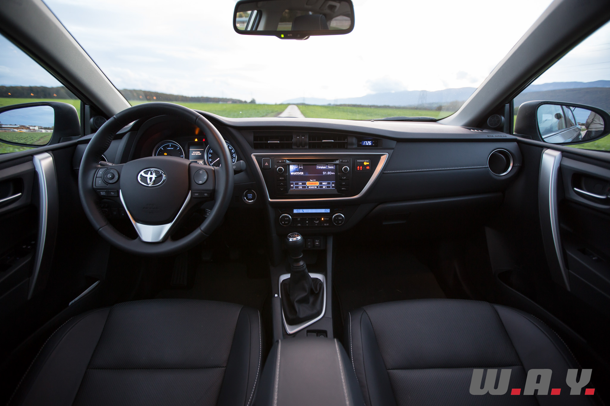 ToyotaAurisTouringSport-9