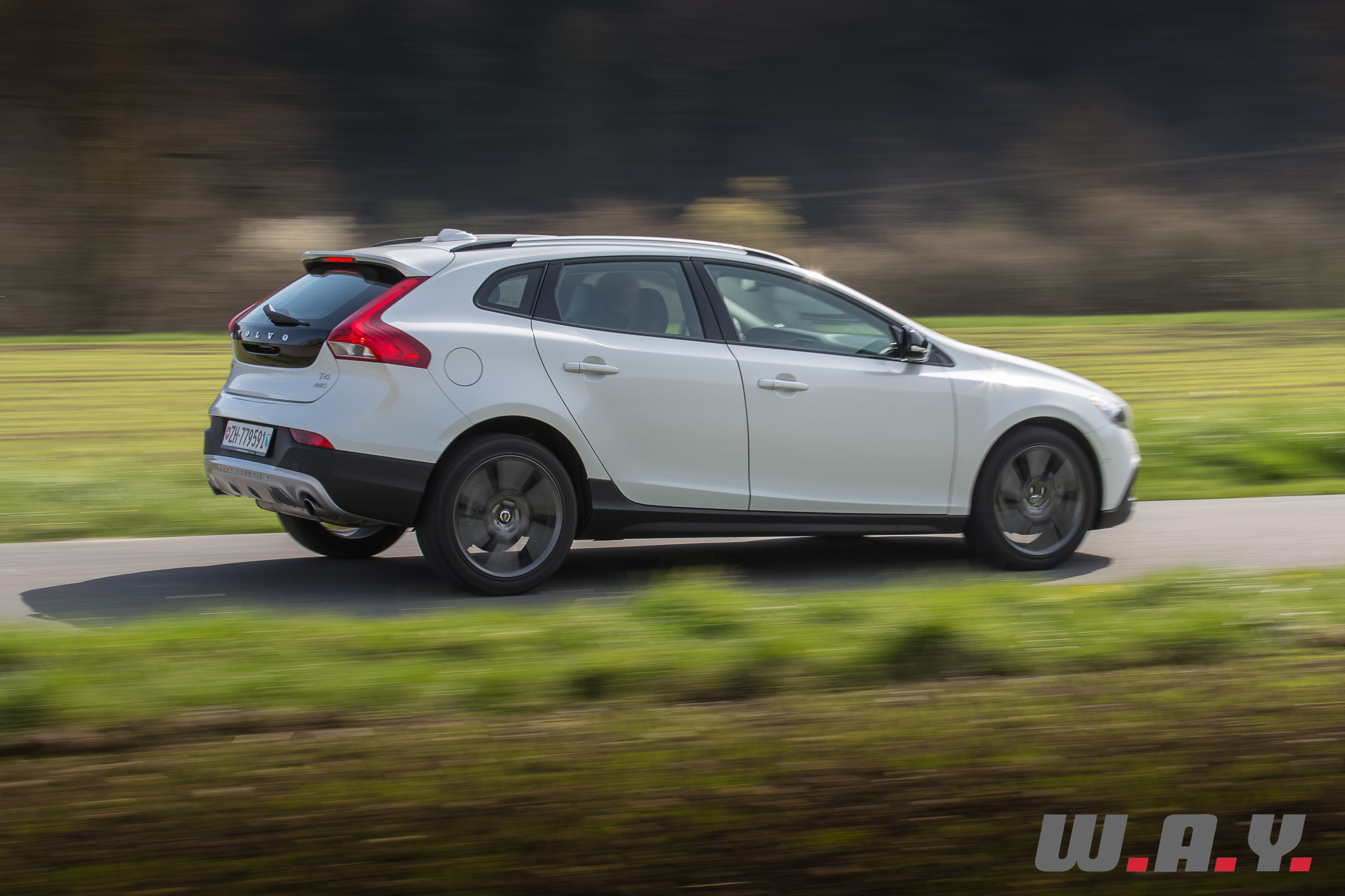 VolvoV40CrossCountryT4AWD-12