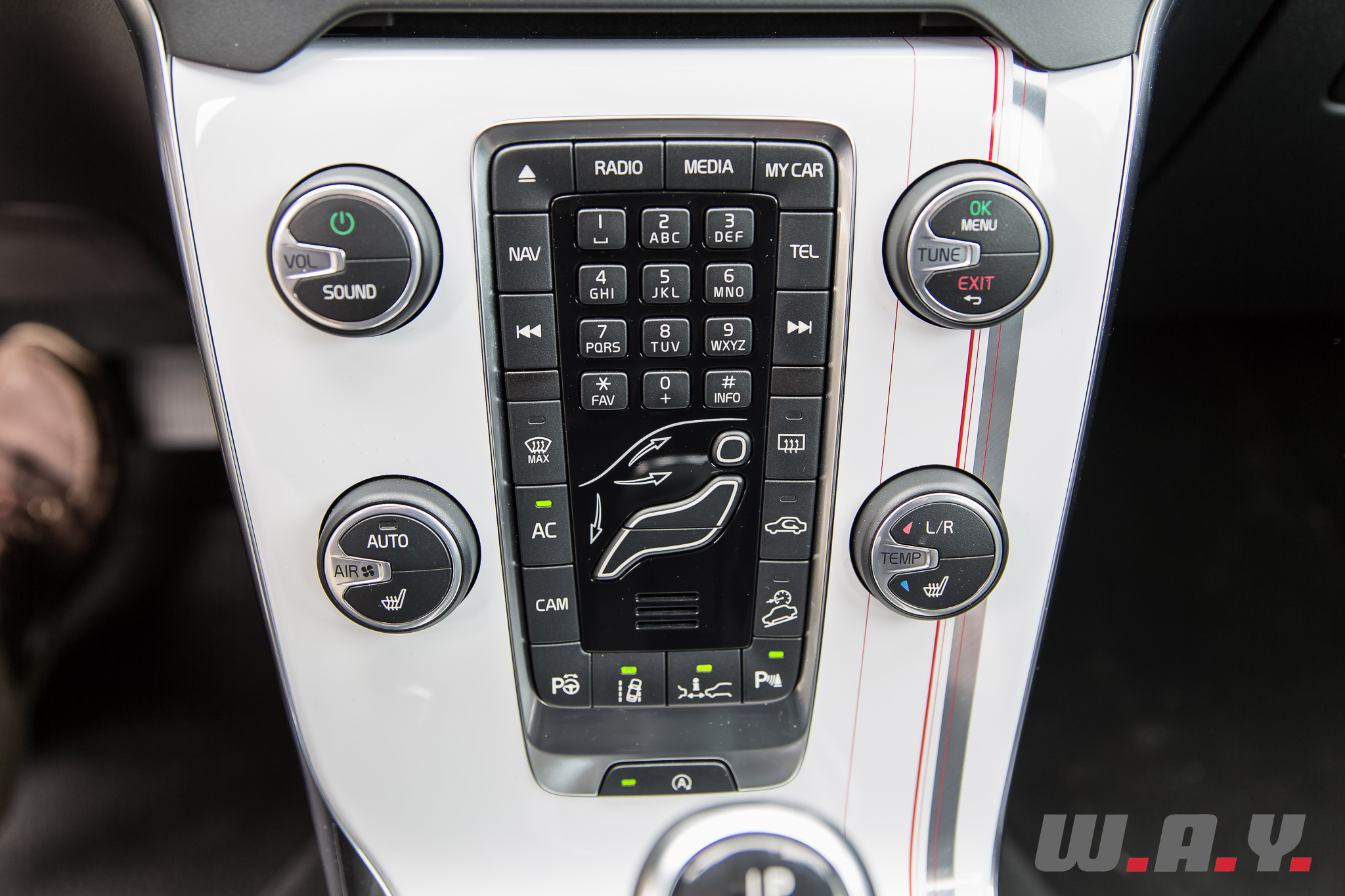 VolvoV40CrossCountryT4AWD-33