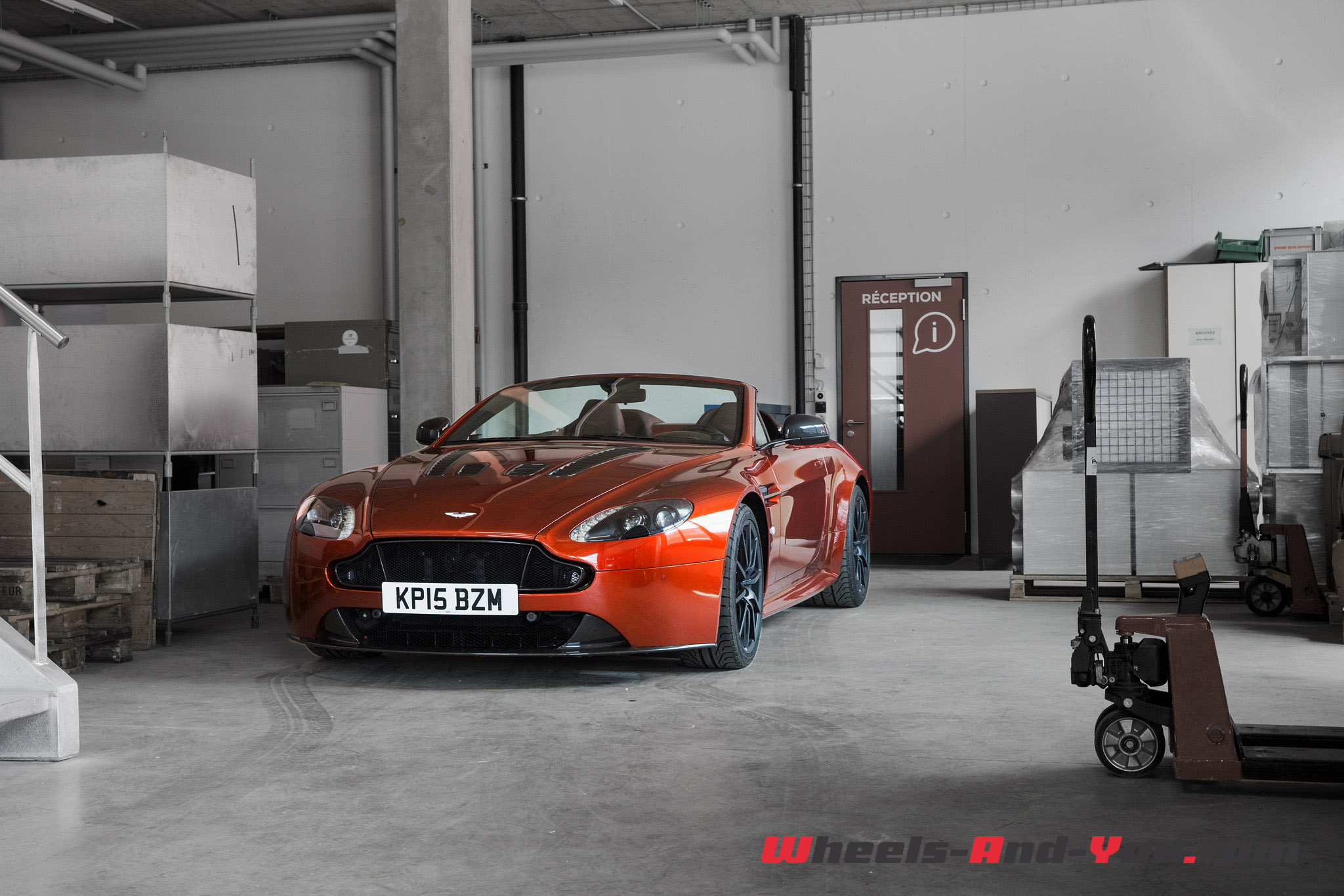 AMV12S Roadster-12