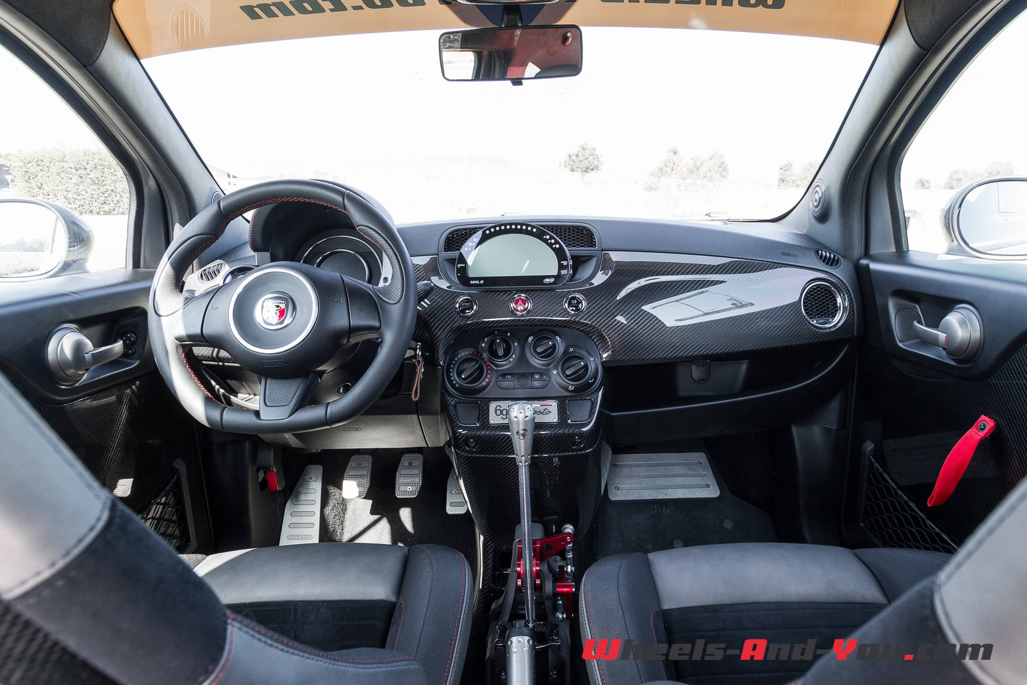 Abarth695Biposto 31