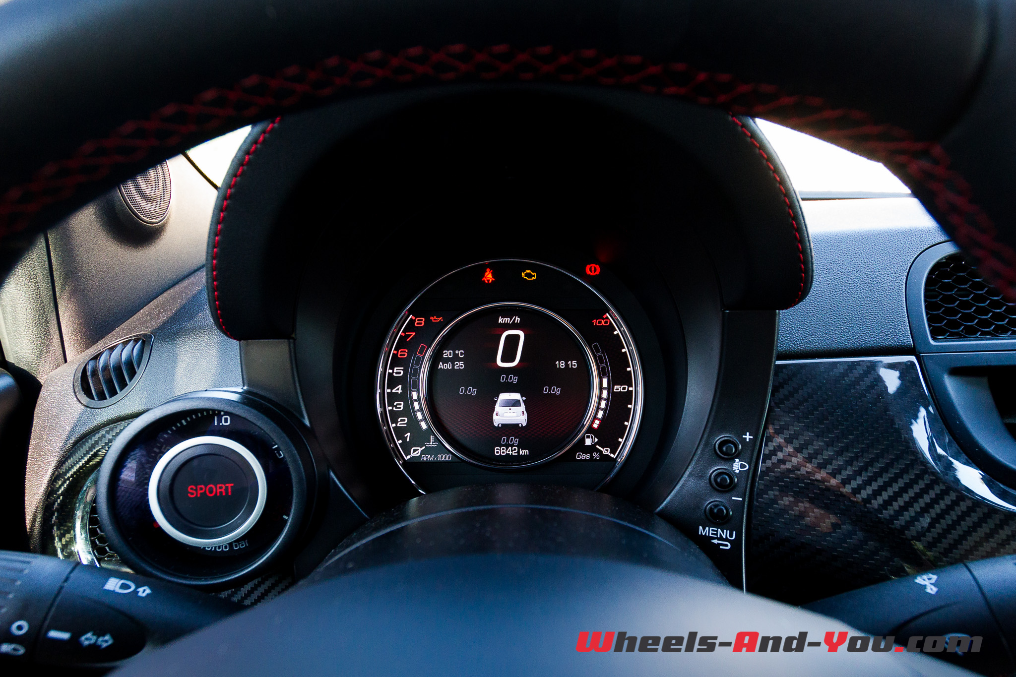 Abarth695Biposto 33