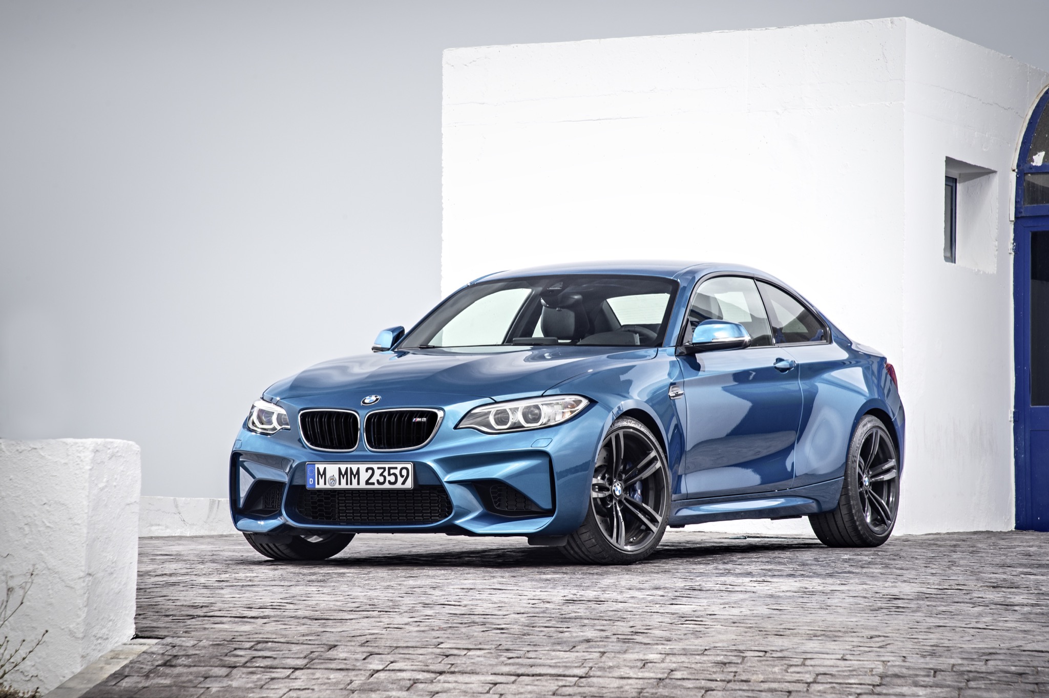 BMWM2 01