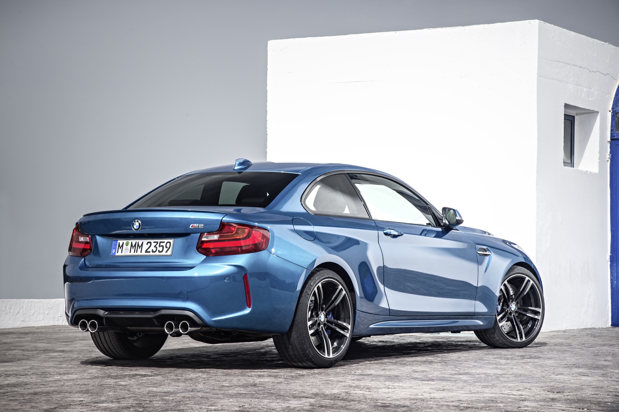 BMWM2 02