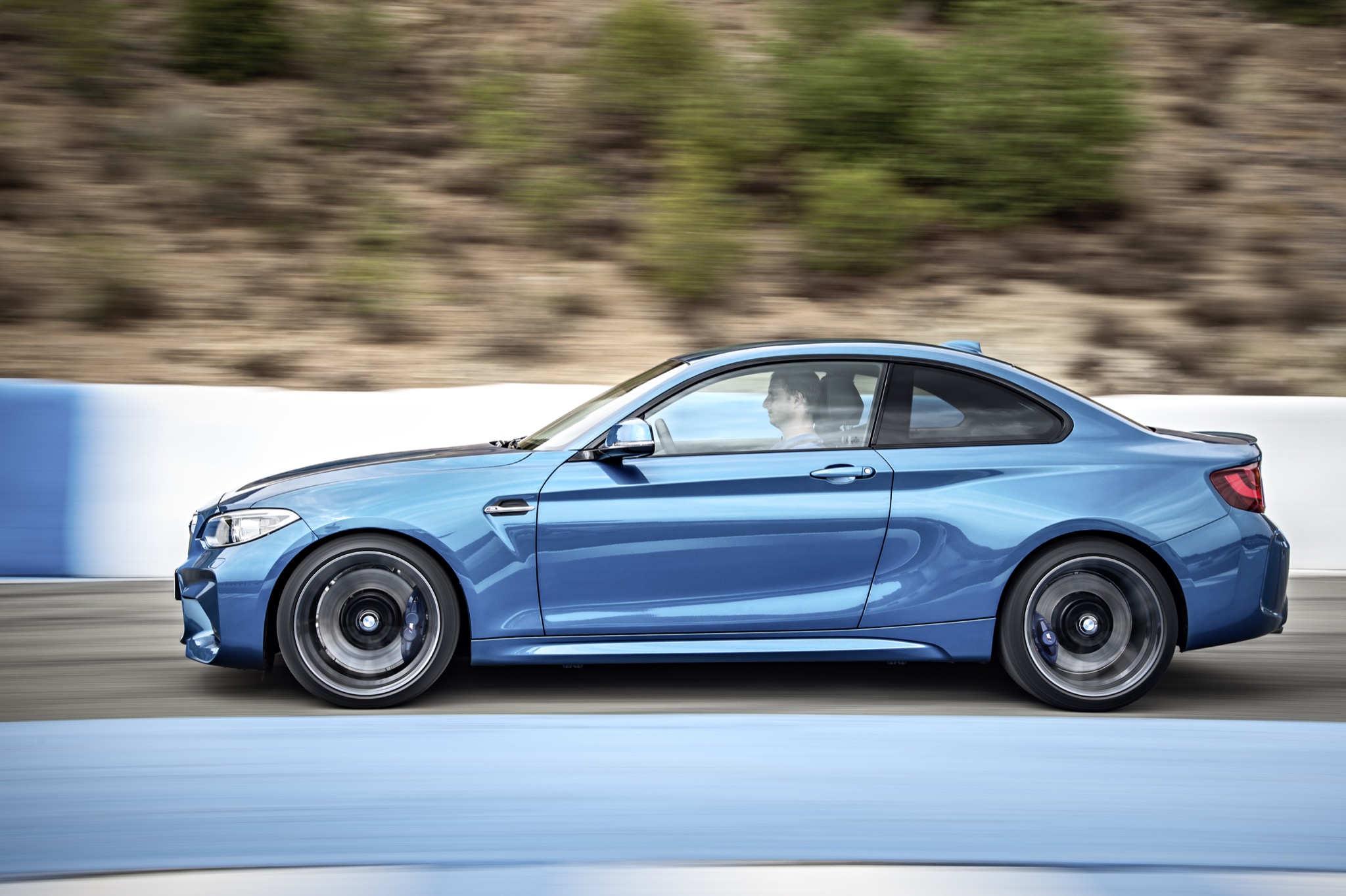 BMWM2 09